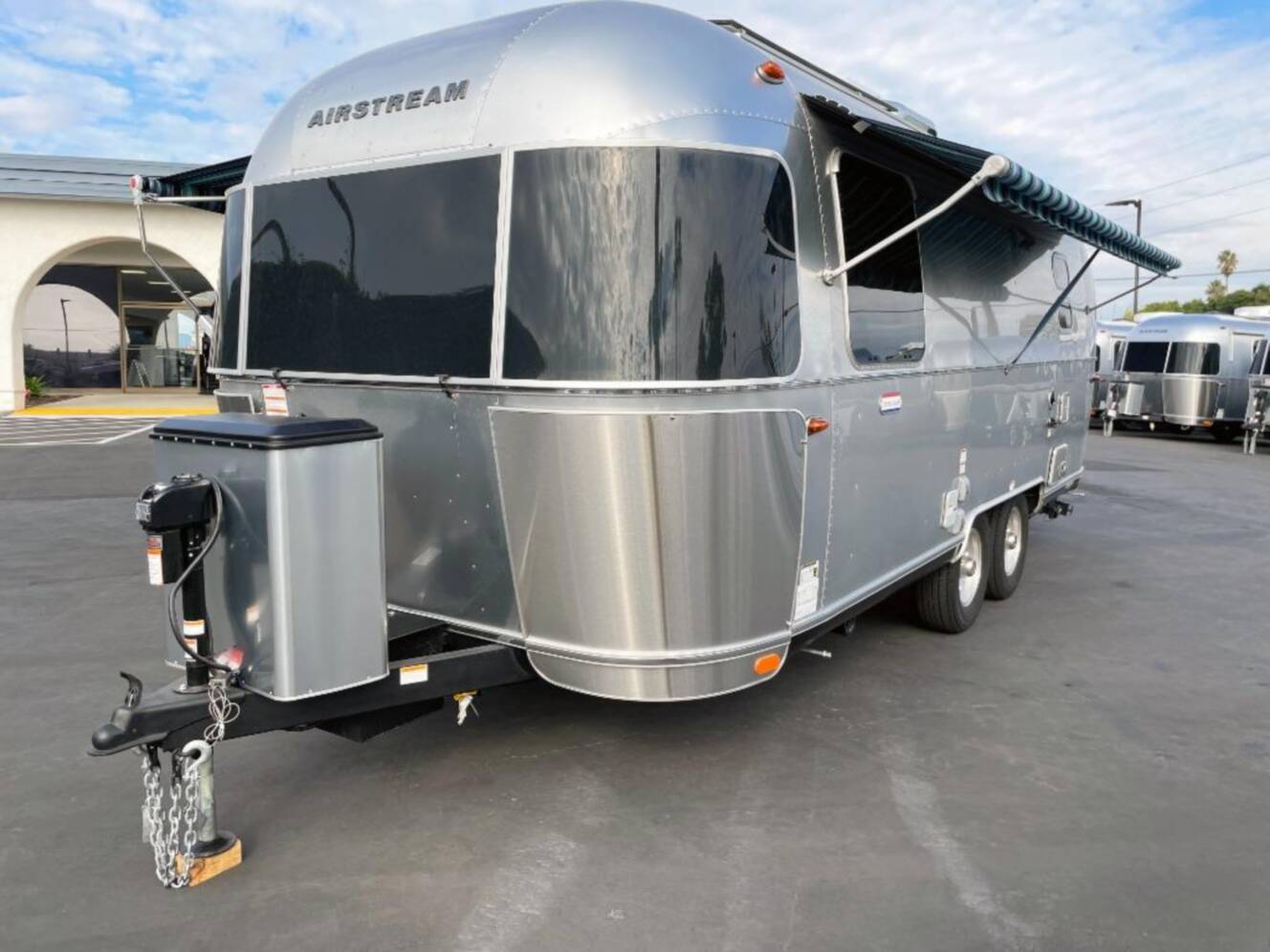A photo of this 2026 Airstream International 23FBQ