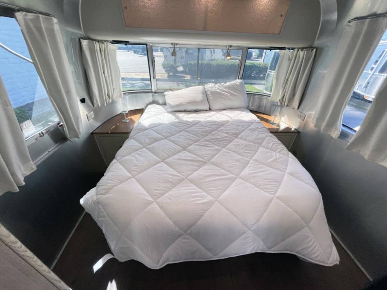 A photo of this 2019 Airstream International SERENITY 27FBQ