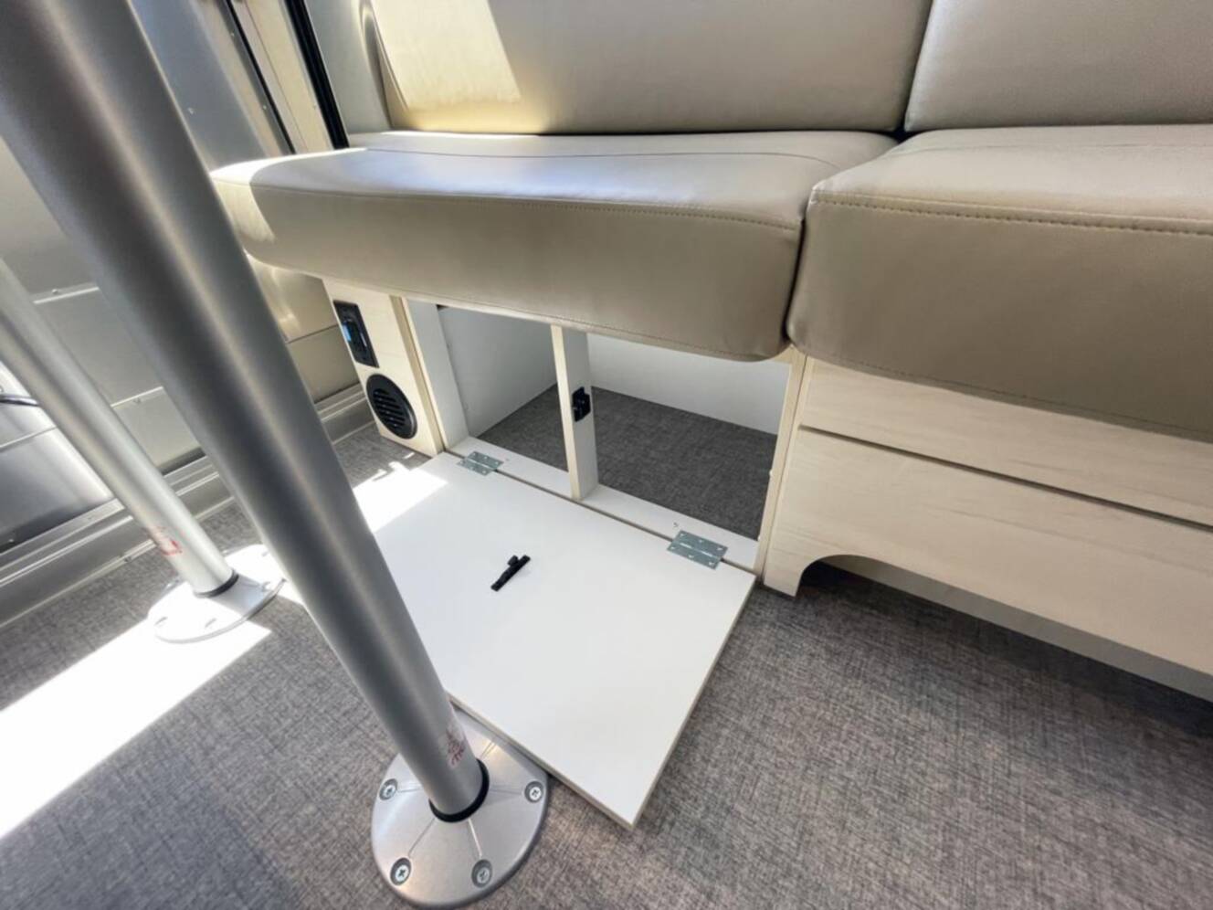A photo of this 2026 Airstream Flying Cloud 27FB