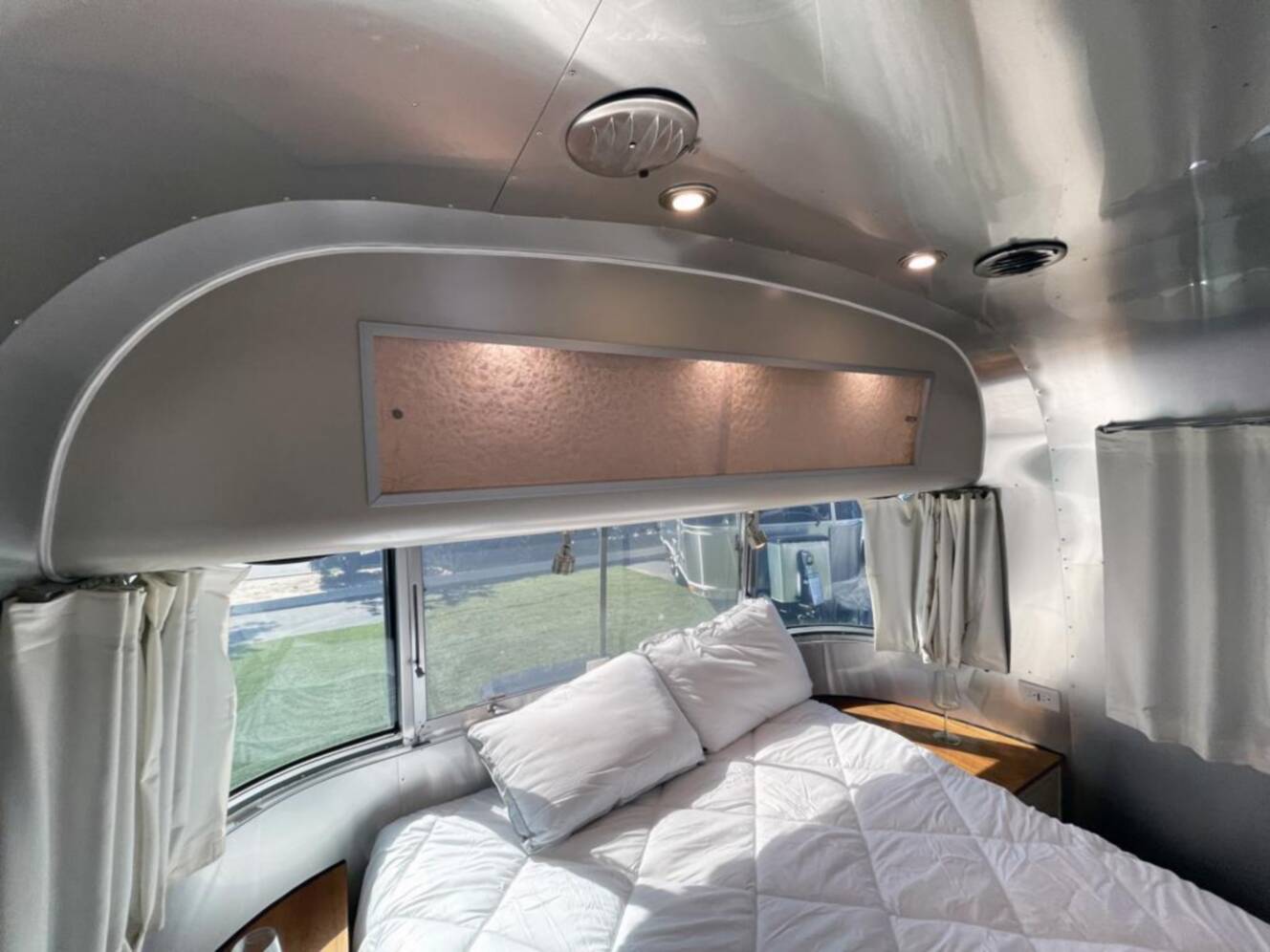 A photo of this 2019 Airstream International SERENITY 27FBQ