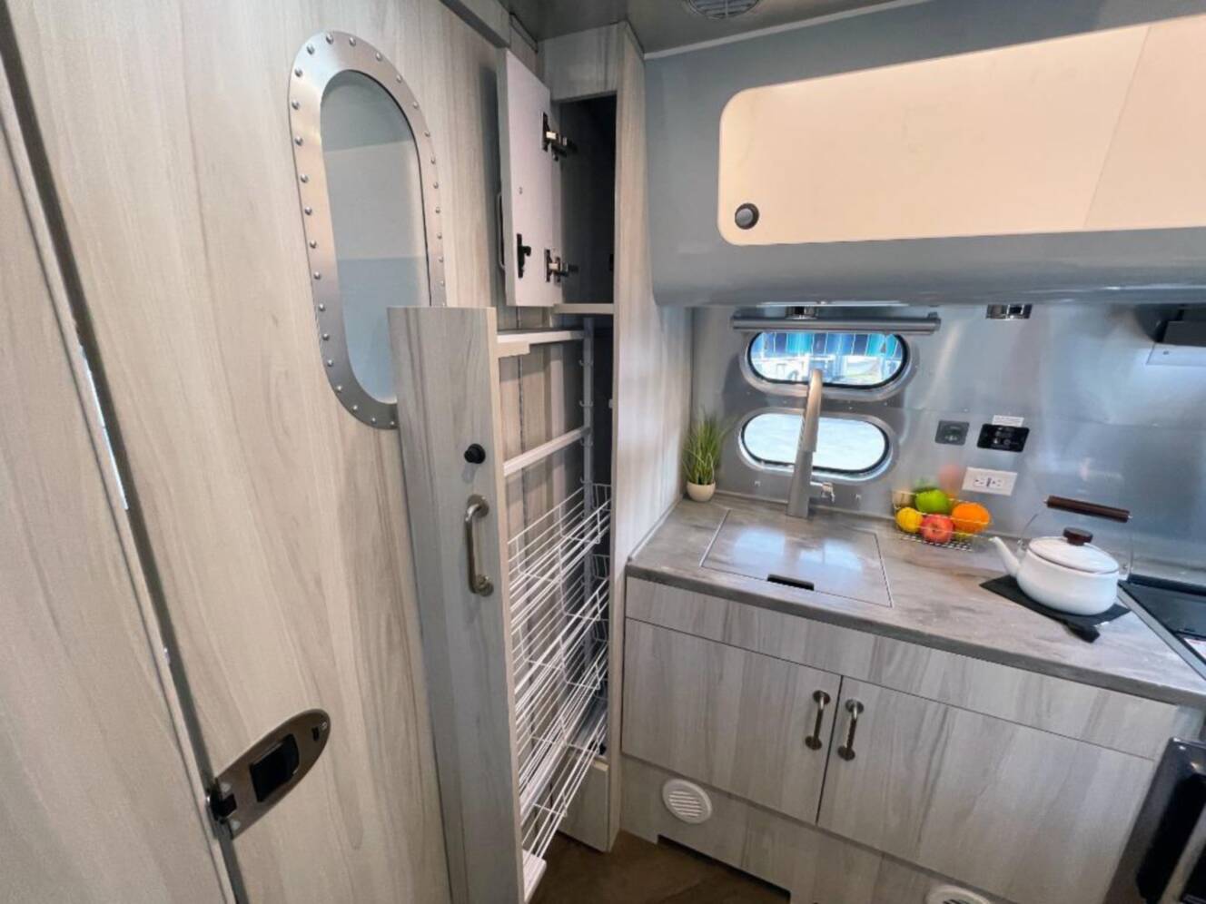 A photo of this 2026 Airstream International 23FBQ