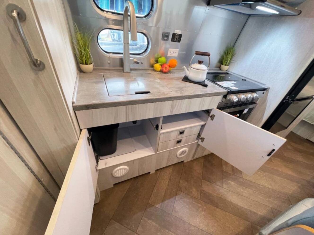 A photo of this 2026 Airstream International 23FBQ