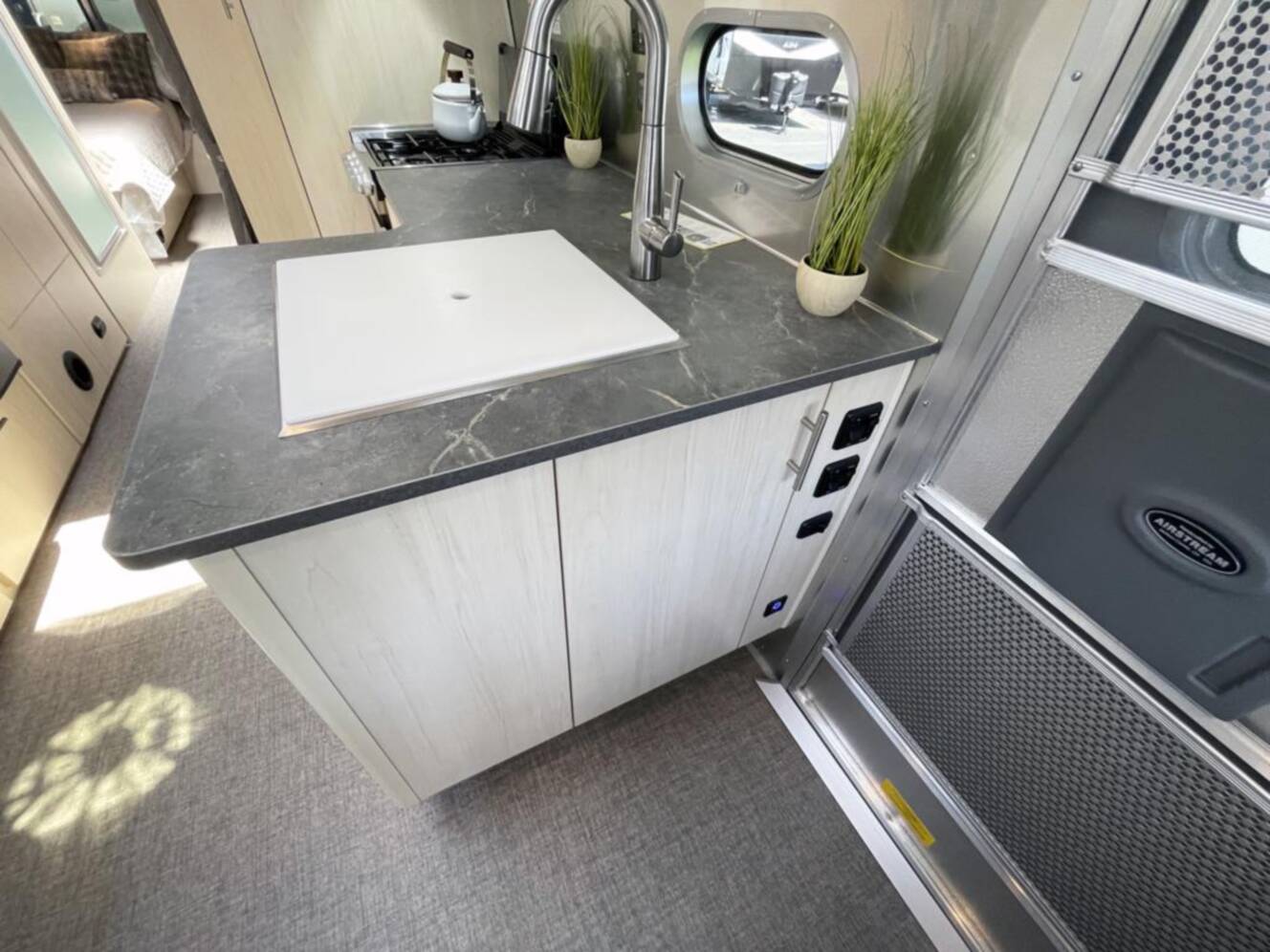 A photo of this 2026 Airstream Flying Cloud 27FB