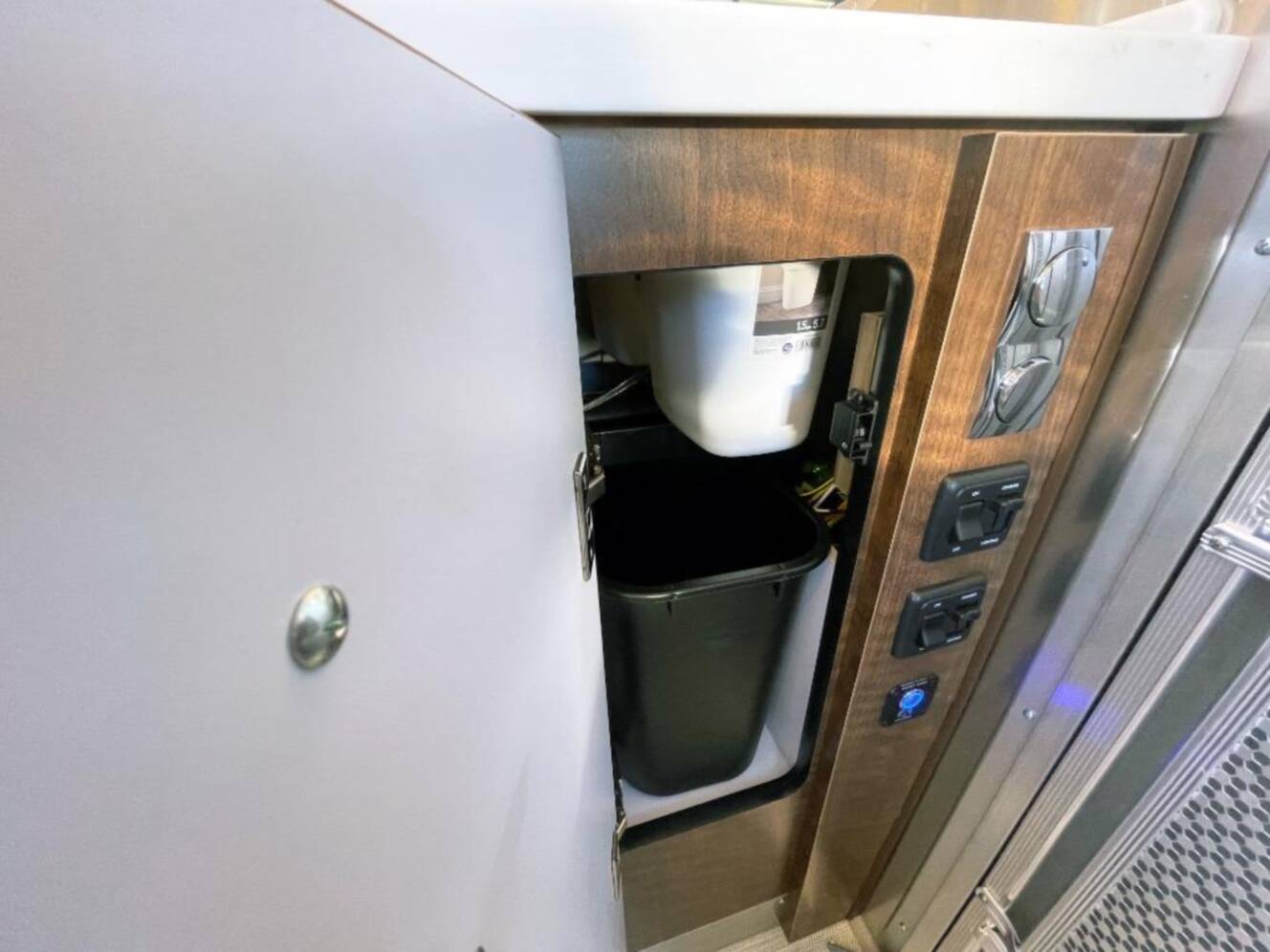 A photo of this 2026 Airstream Globetrotter 25FB