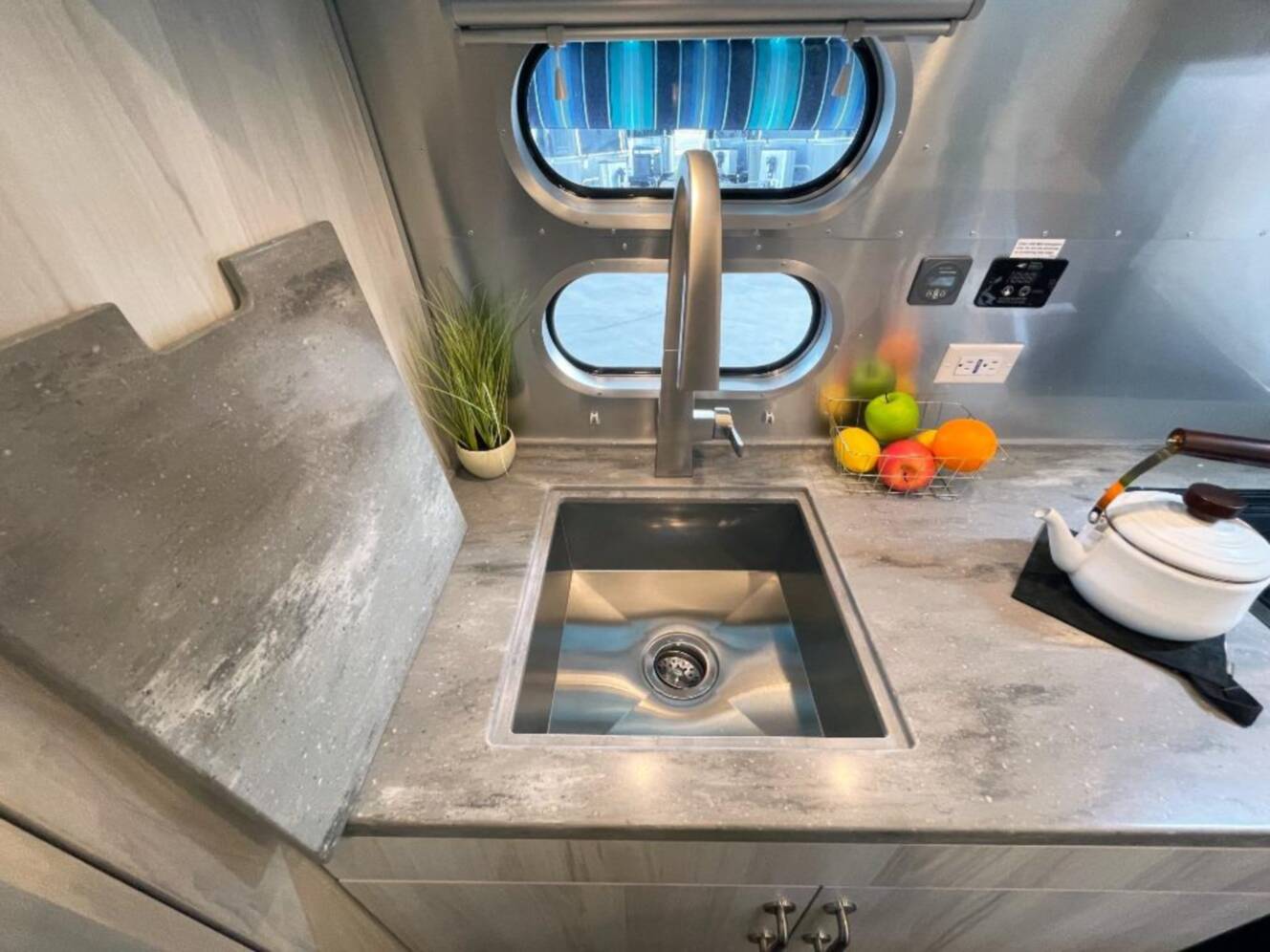 A photo of this 2026 Airstream International 23FBQ