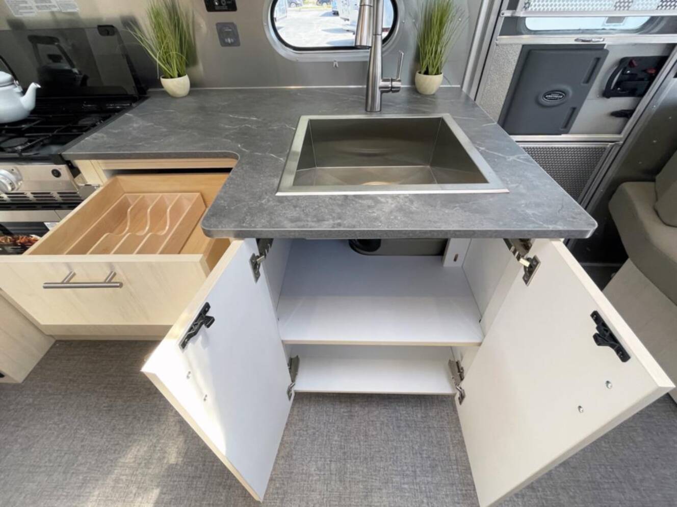 A photo of this 2026 Airstream Flying Cloud 27FB