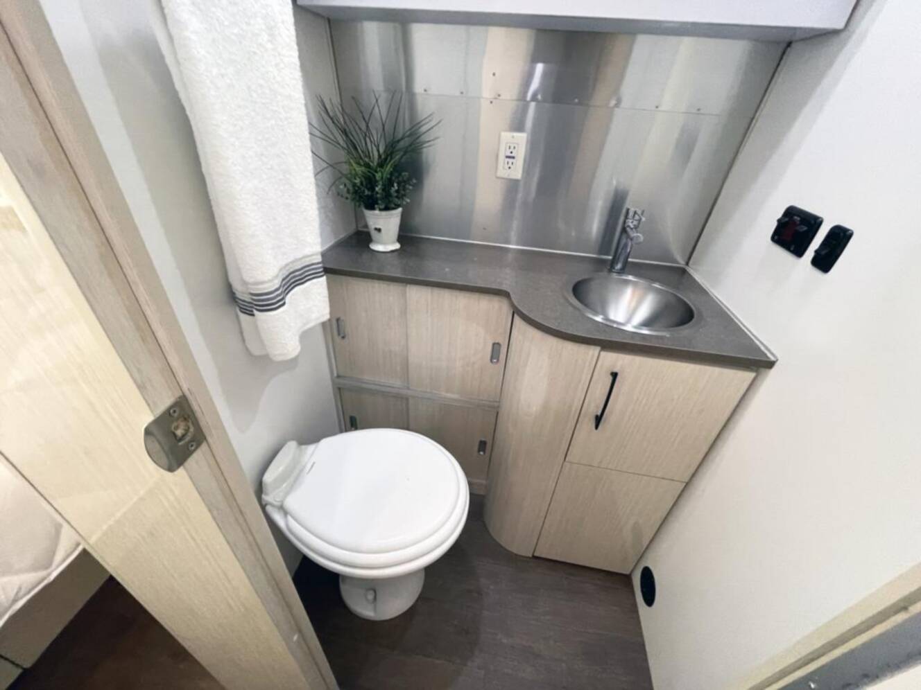 A photo of this 2019 Airstream International SERENITY 27FBQ