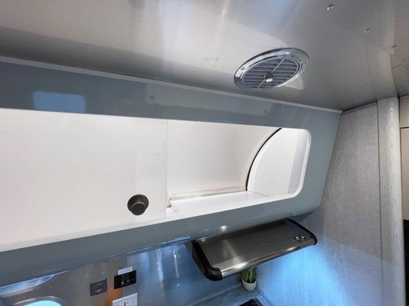 A photo of this 2026 Airstream International 23FBQ