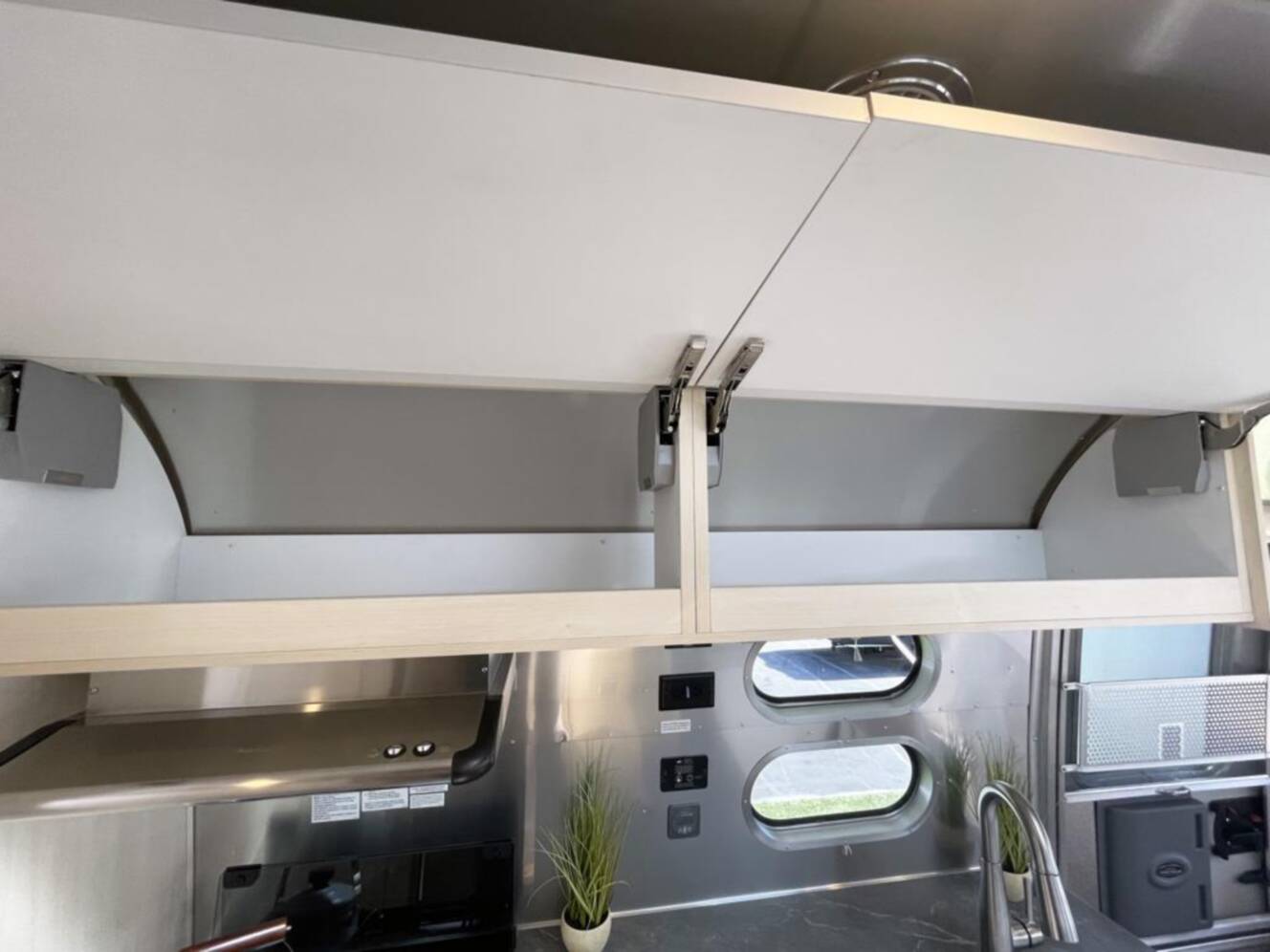 A photo of this 2026 Airstream Flying Cloud 27FB