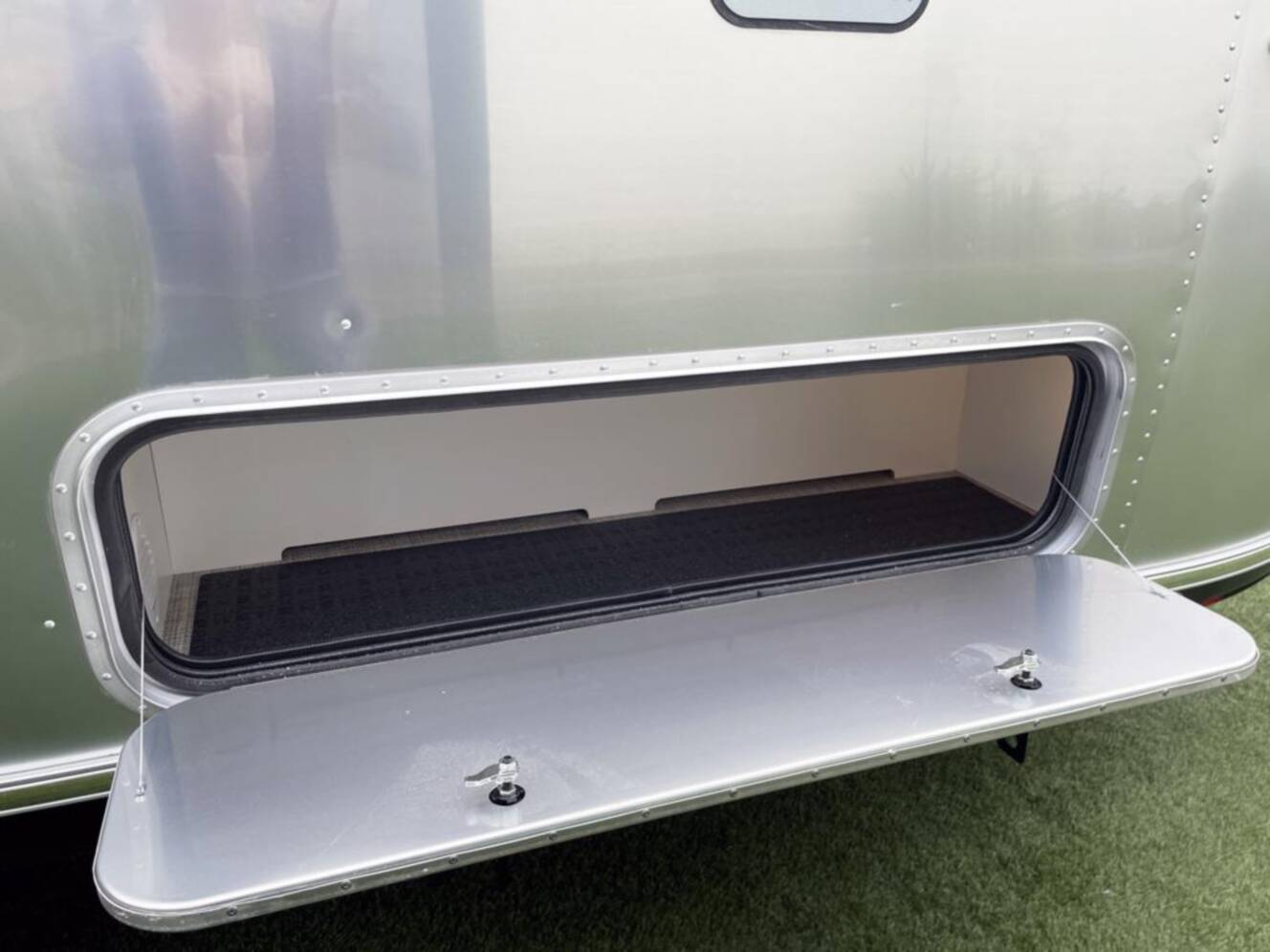 A photo of this 2026 Airstream Classic 28 RBT