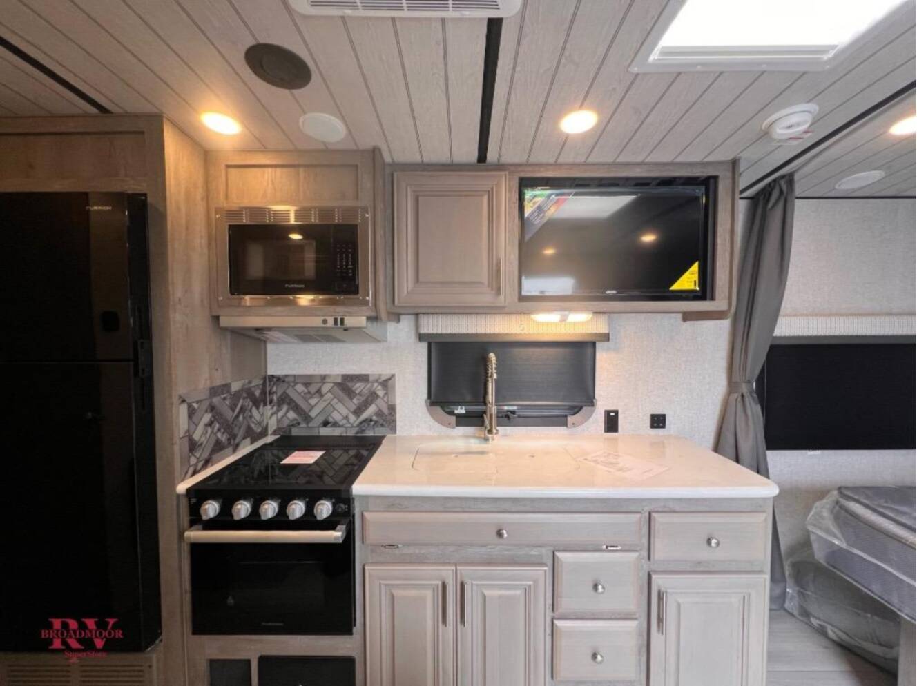 A photo of this 2026 Northwood Arctic Fox Edge 22GT