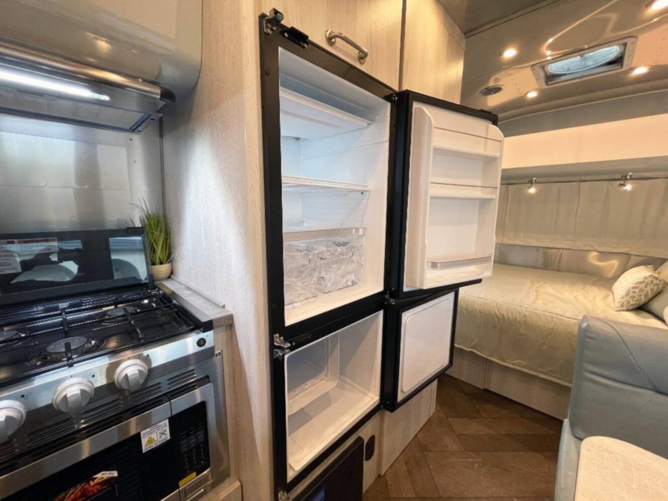 A photo of this 2026 Airstream International 23FBQ