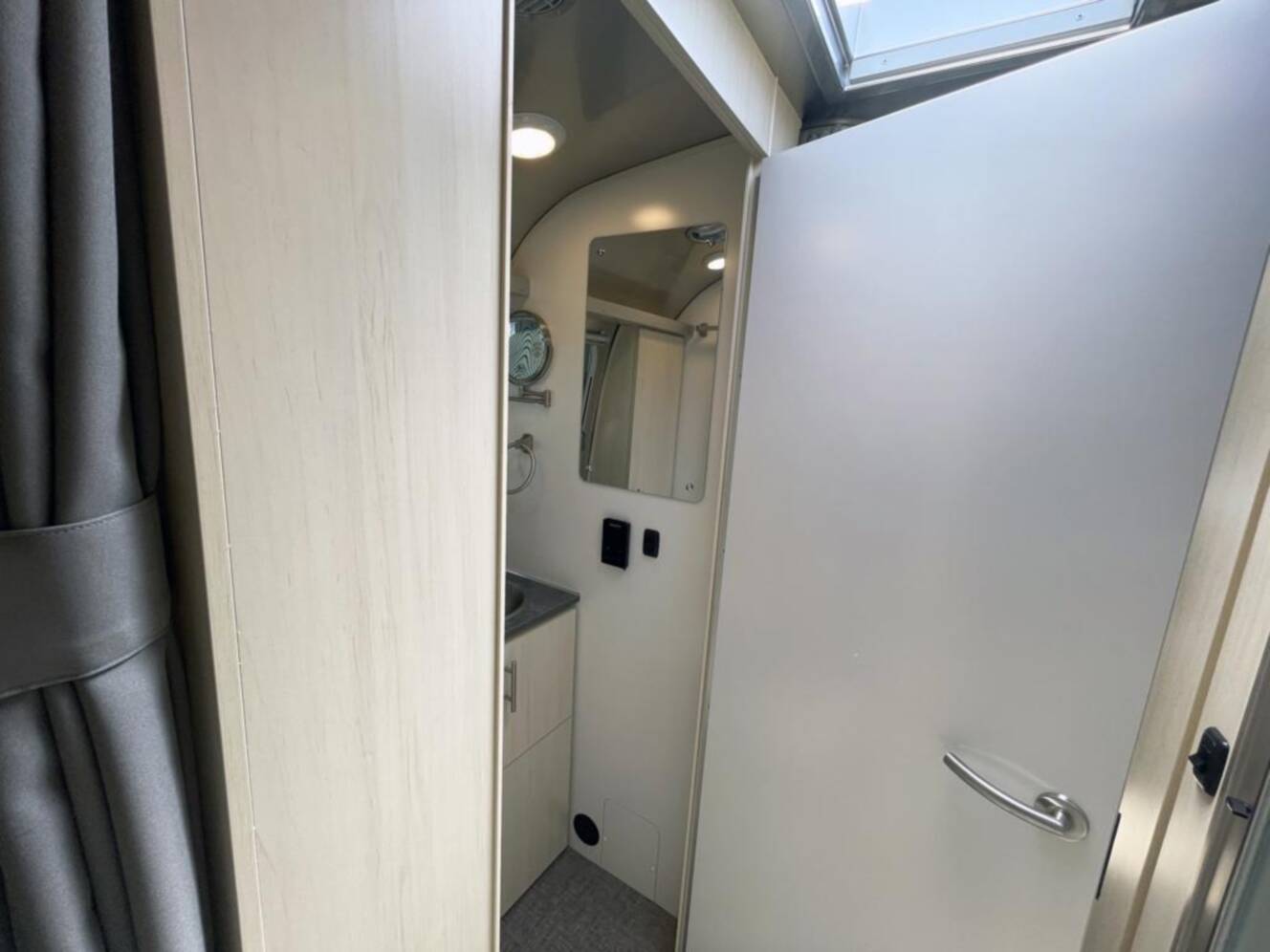 A photo of this 2026 Airstream Flying Cloud 27FB