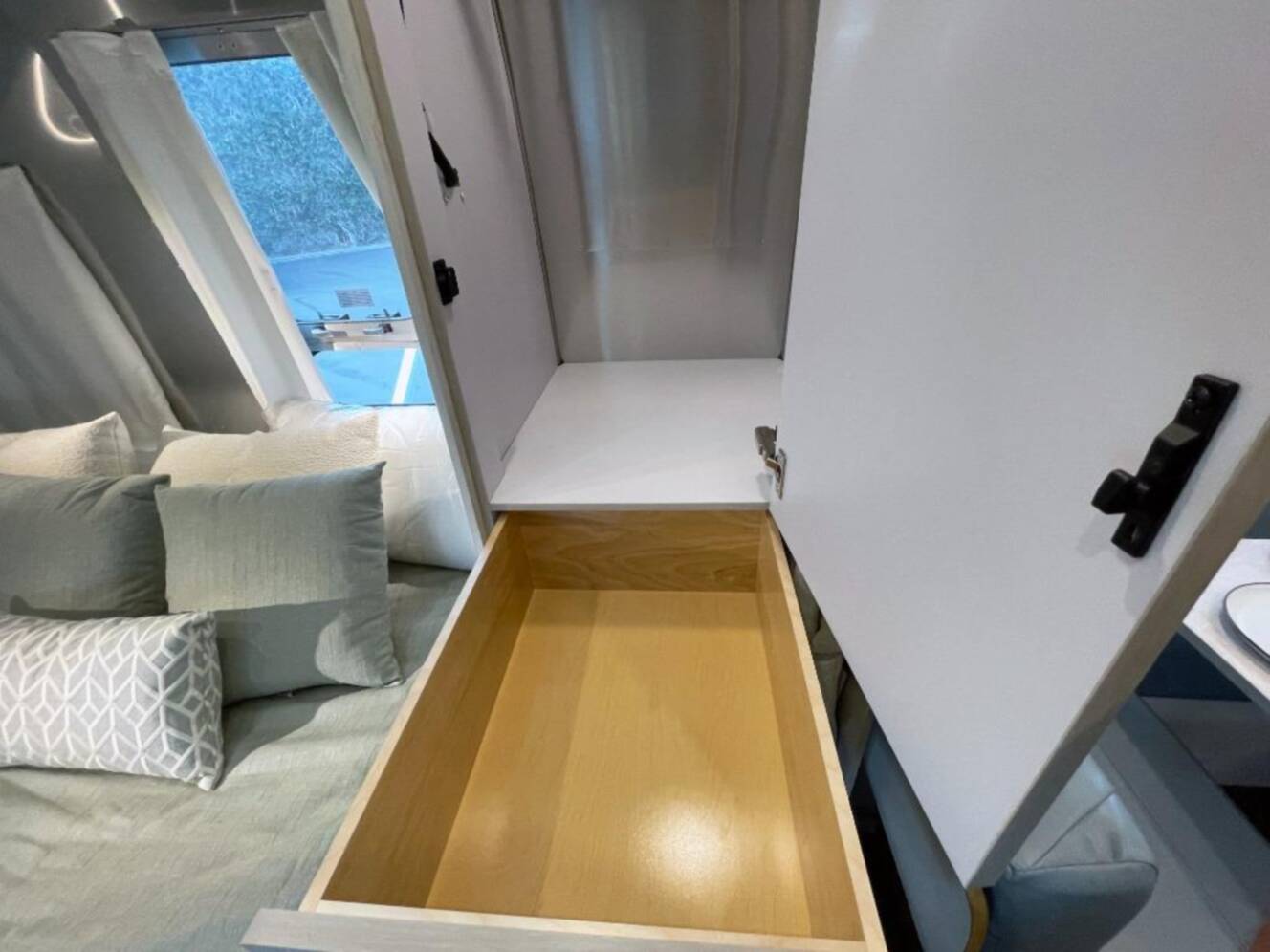 A photo of this 2026 Airstream International 23FBQ