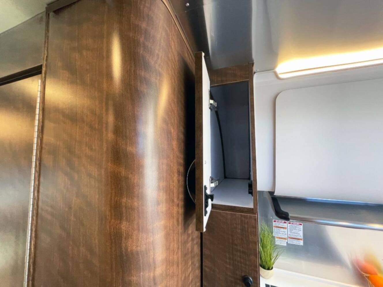 A photo of this 2026 Airstream Globetrotter 25FB