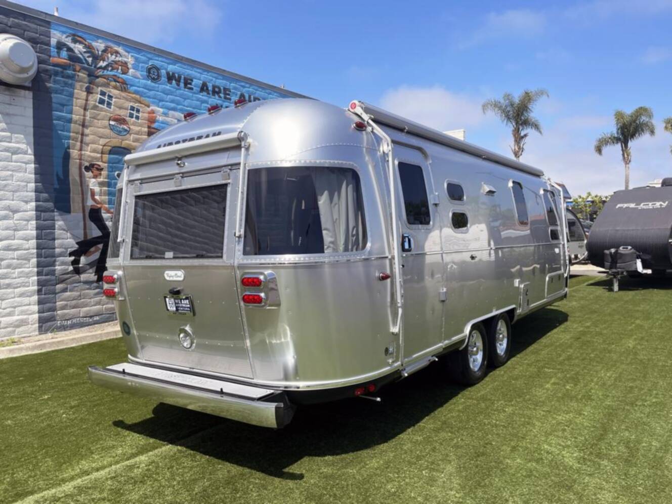 A photo of this 2026 Airstream Flying Cloud 27FB