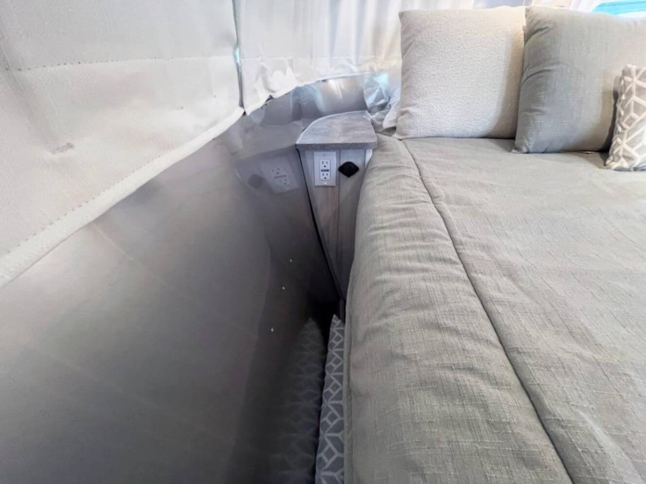 A photo of this 2026 Airstream International 23FBQ