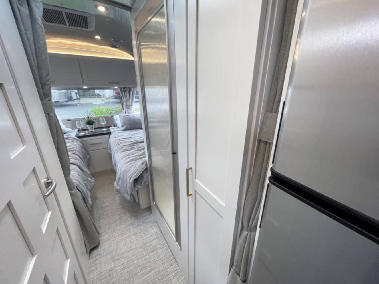 A photo of this 2026 Airstream Classic 28 RBT