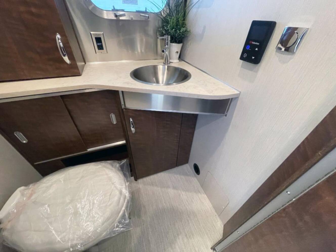 A photo of this 2026 Airstream Globetrotter 25FB