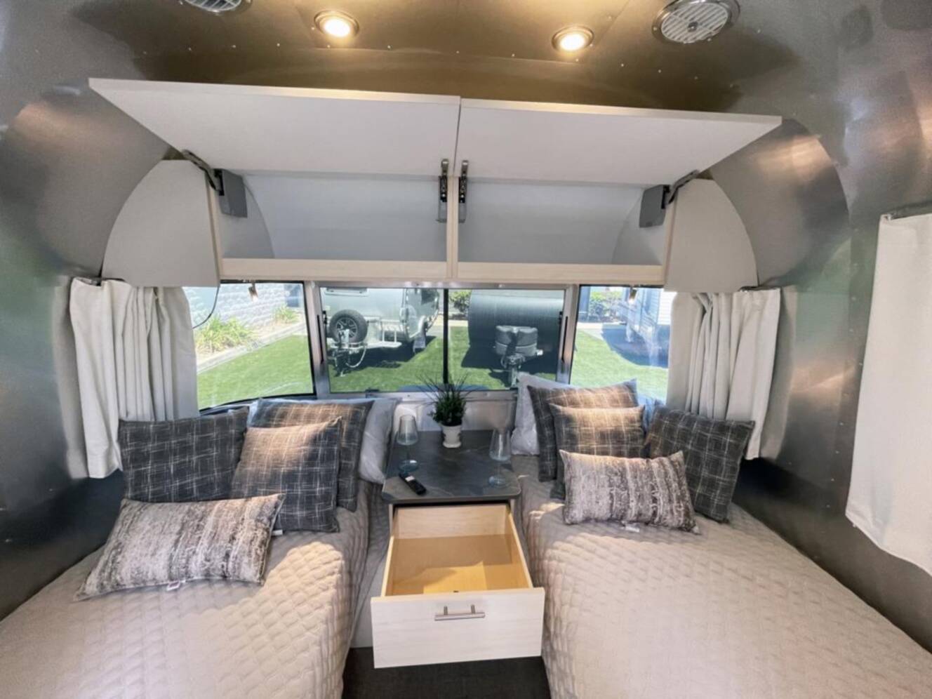 A photo of this 2026 Airstream Flying Cloud 27FB