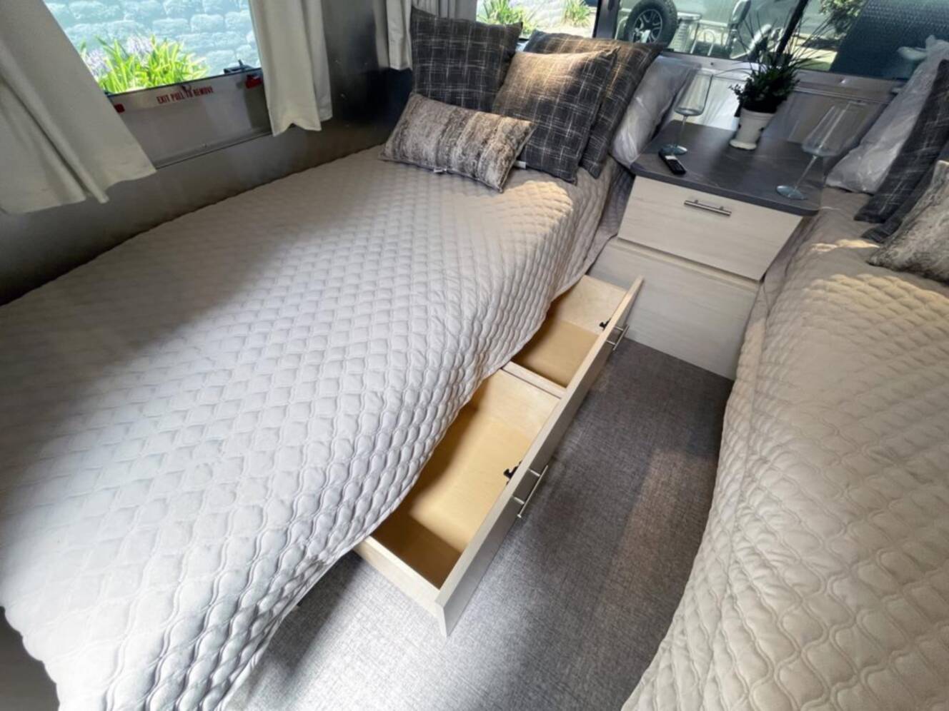 A photo of this 2026 Airstream Flying Cloud 27FB