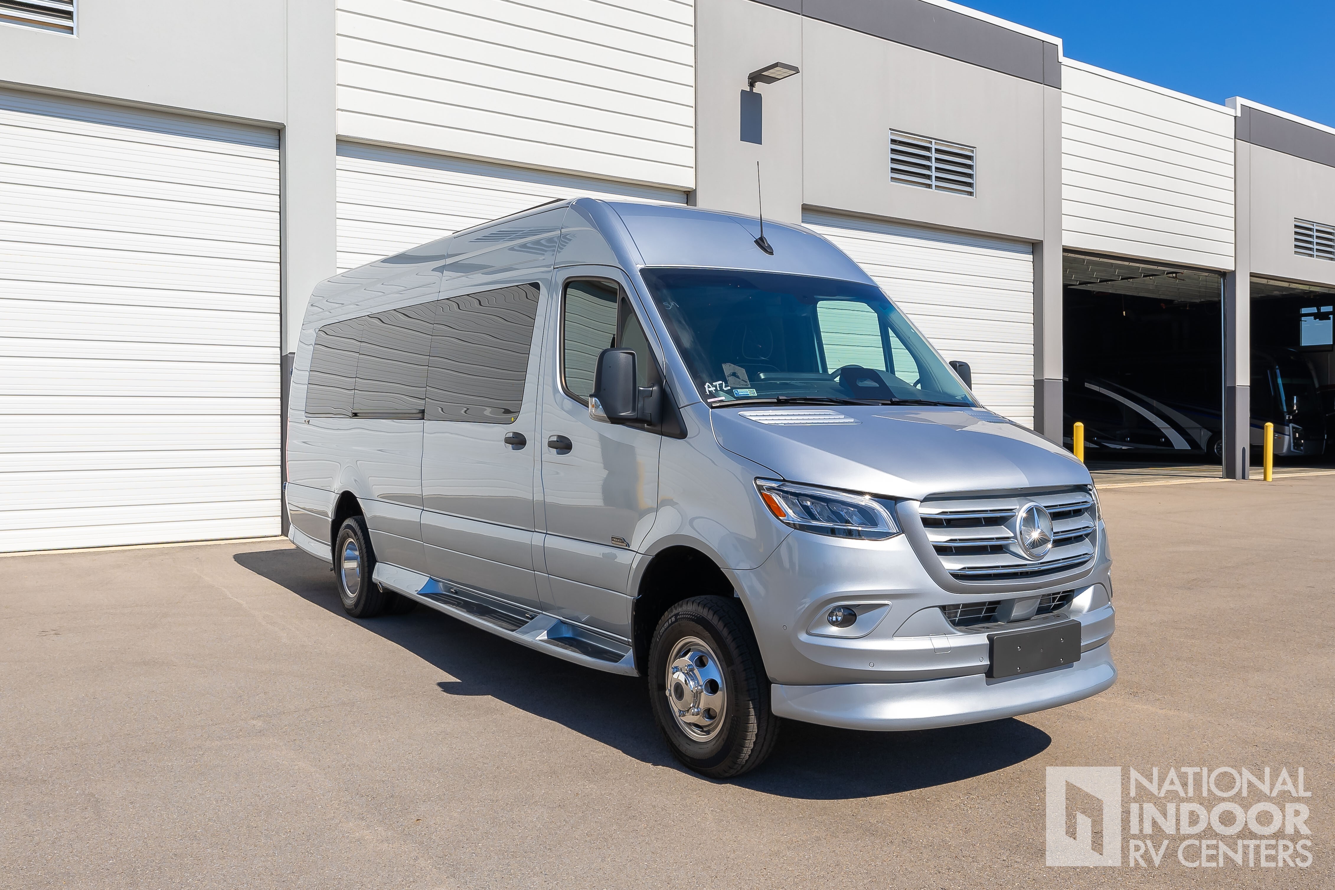 2027 Midwest Automotive Designs Luxe Cruiser D6 AWD RV