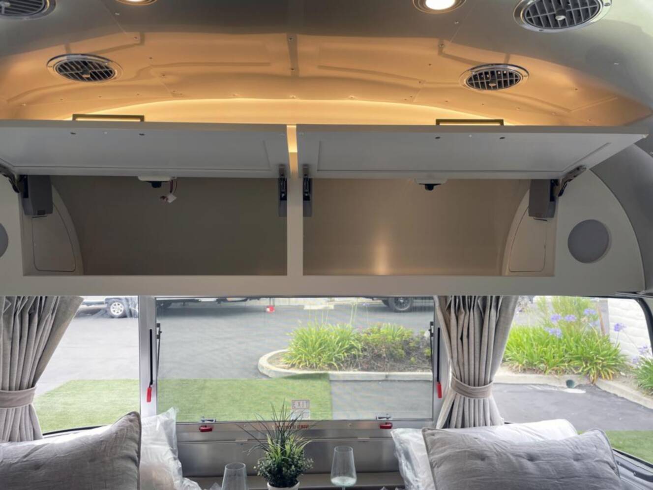 A photo of this 2026 Airstream Classic 28 RBT