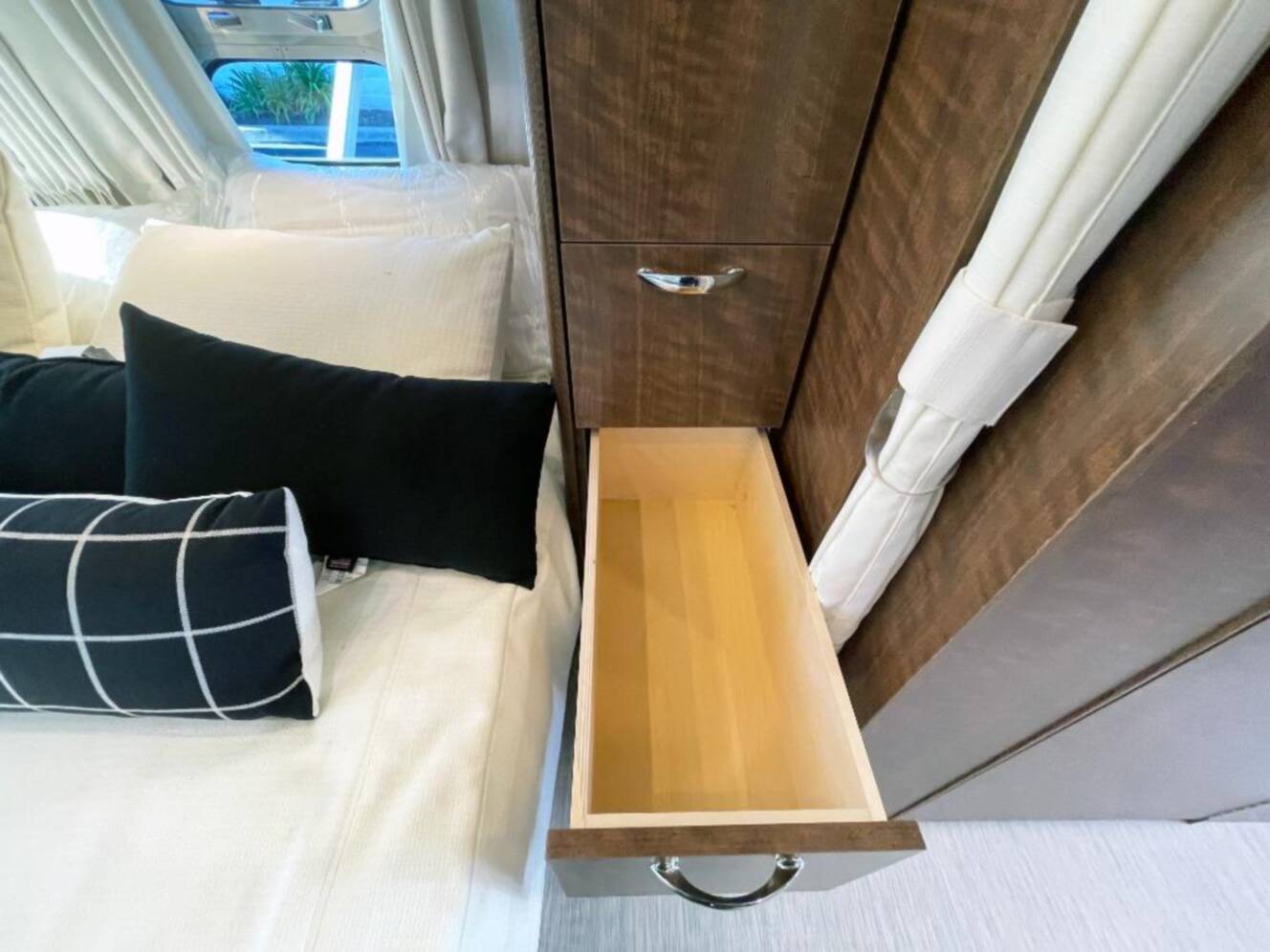 A photo of this 2026 Airstream Globetrotter 25FB