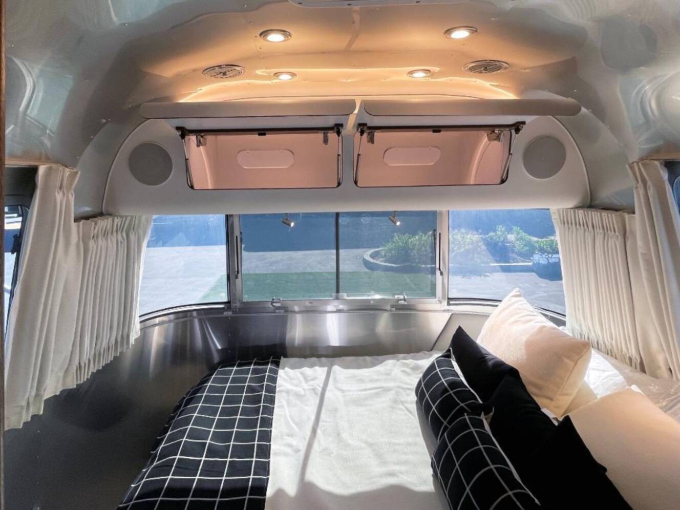 A photo of this 2026 Airstream Globetrotter 25FB