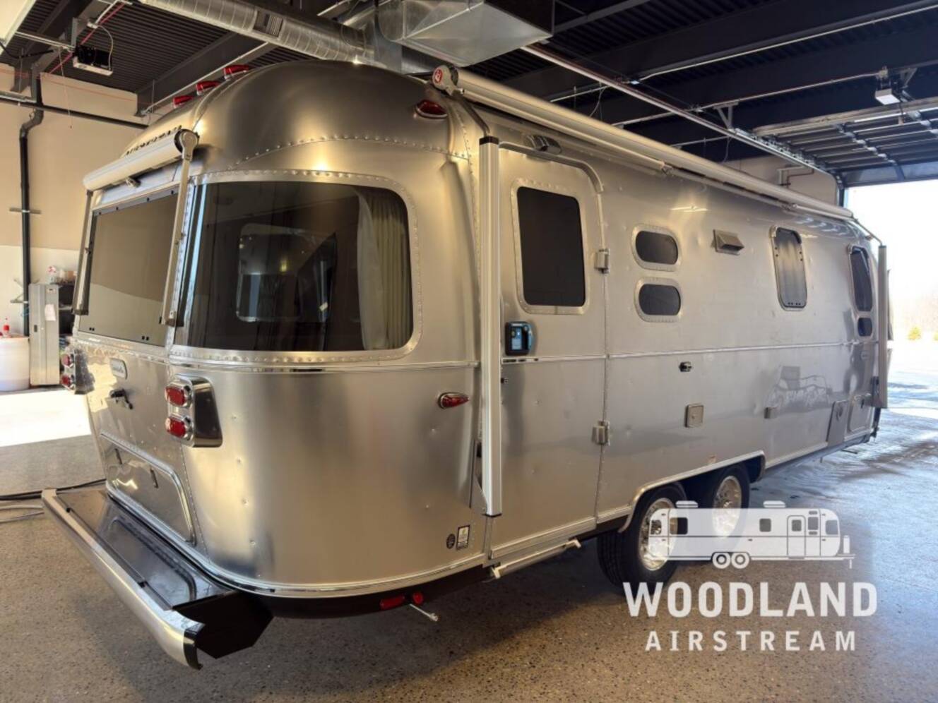 A photo of this 2026 Airstream Globetrotter 25FB Twin