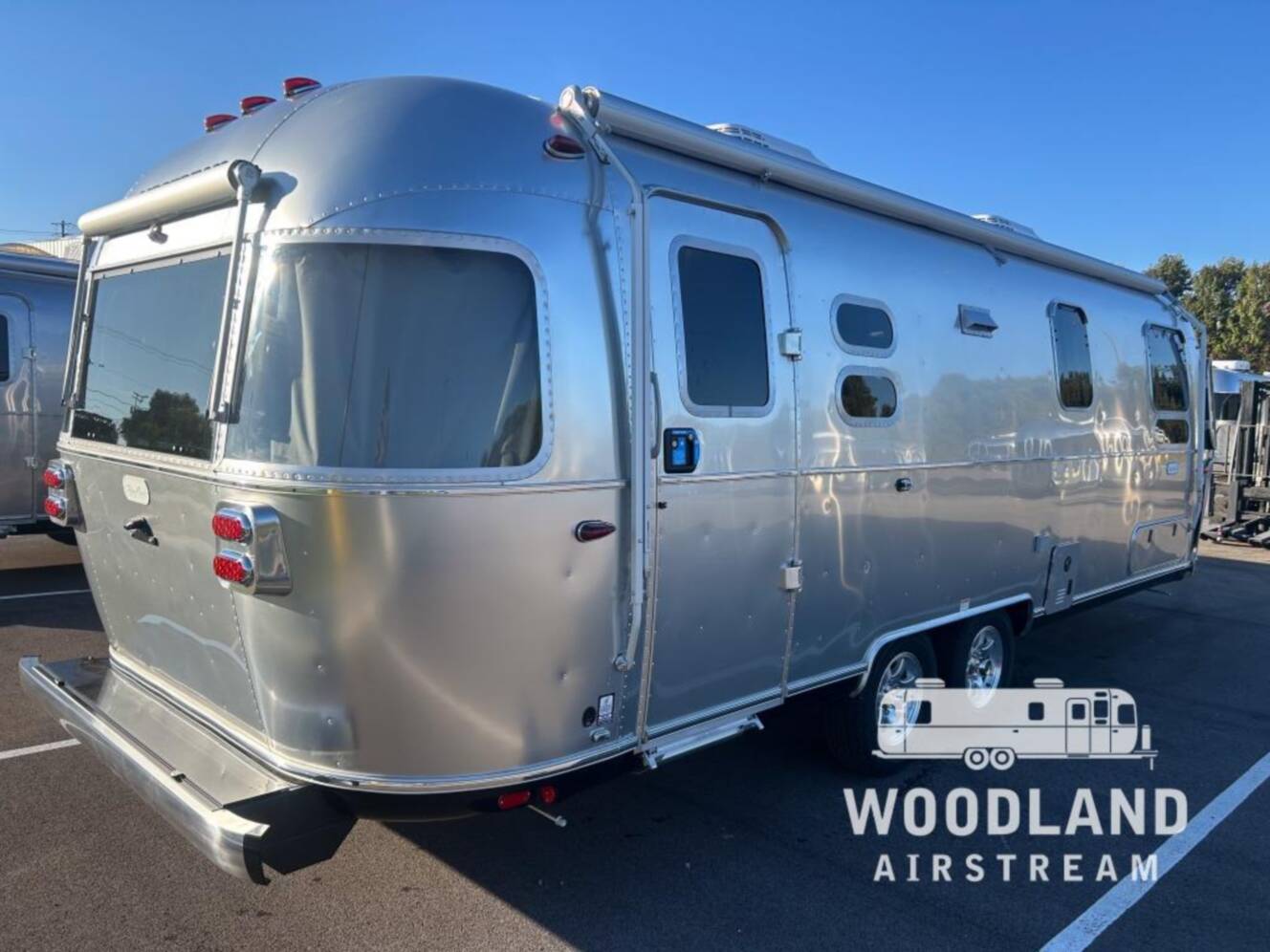 A photo of this 2026 Airstream Flying Cloud 27FB Twin