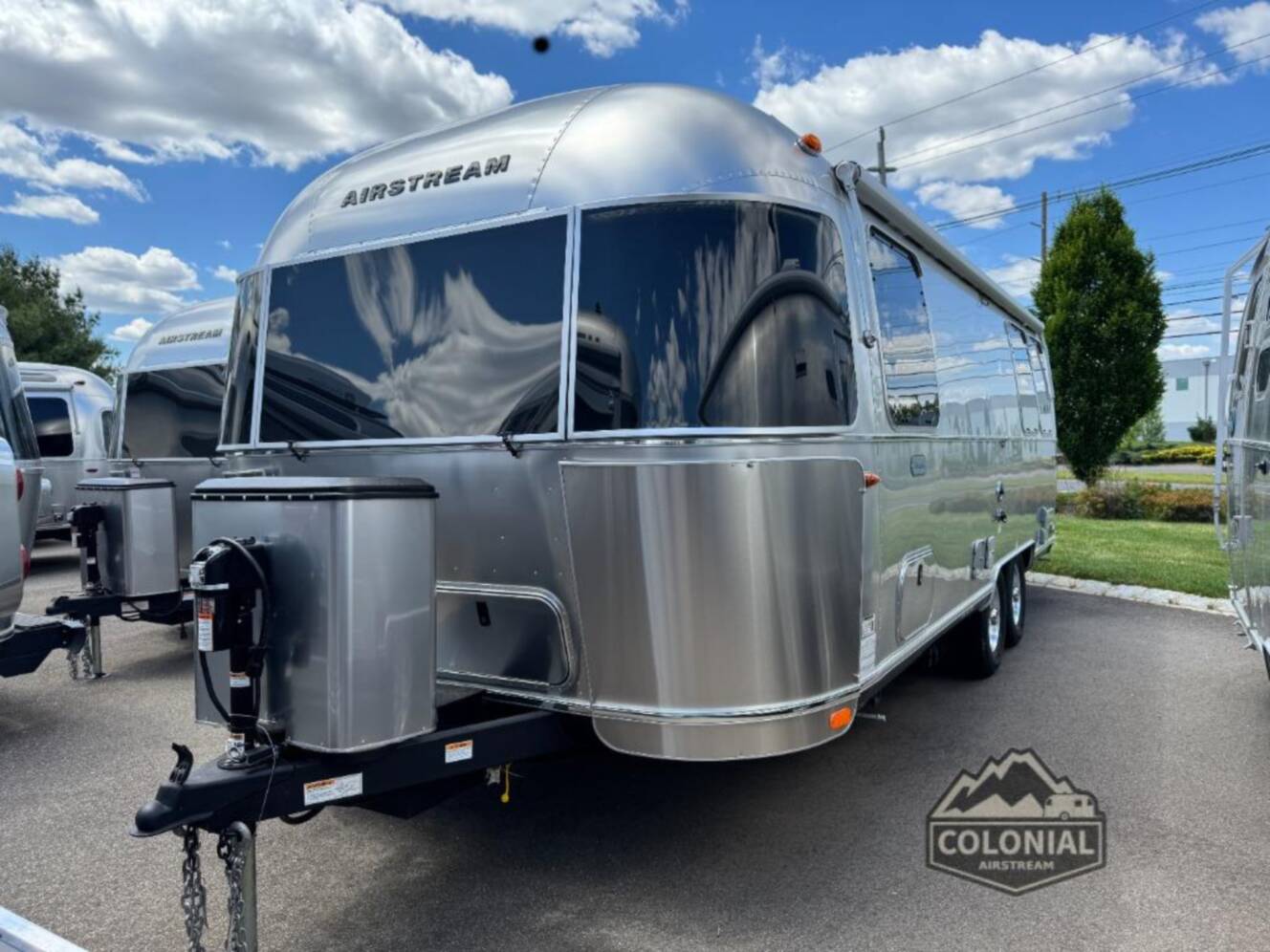 A photo of this 2026 Airstream Globetrotter 25FBT Twin