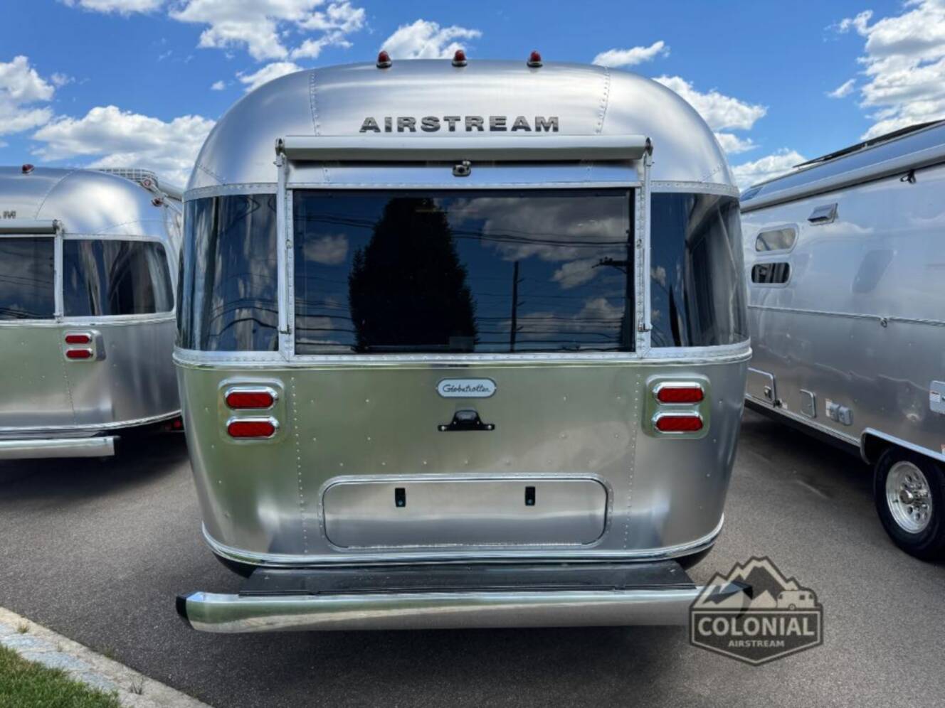 A photo of this 2026 Airstream Globetrotter 25FBT Twin