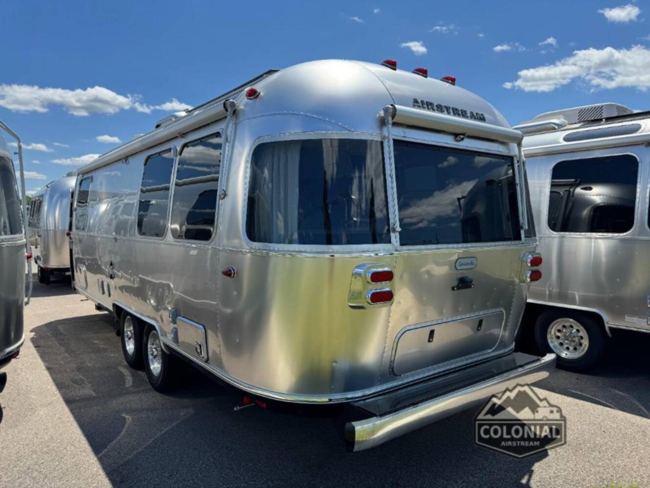 A photo of this 2026 Airstream Globetrotter 25FBT Twin