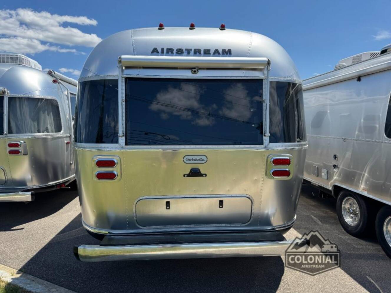 A photo of this 2026 Airstream Globetrotter 25FBT Twin