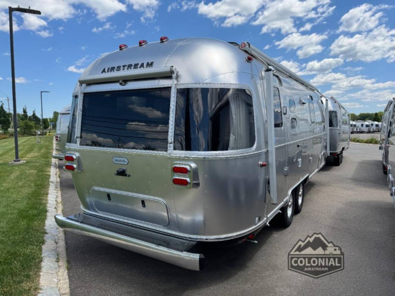 A photo of this 2026 Airstream Globetrotter 25FBT Twin
