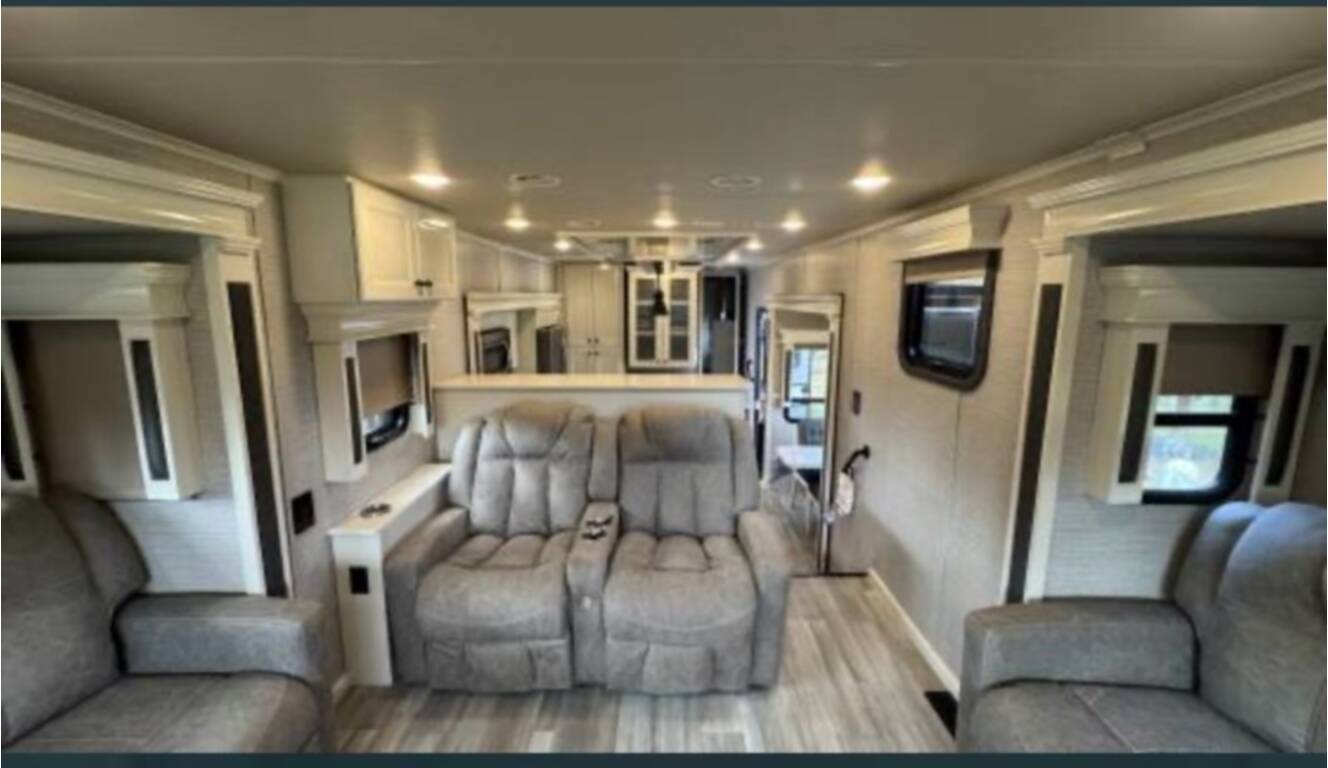 A photo of this 2022 Vanleigh Rv Beacon 42RDB