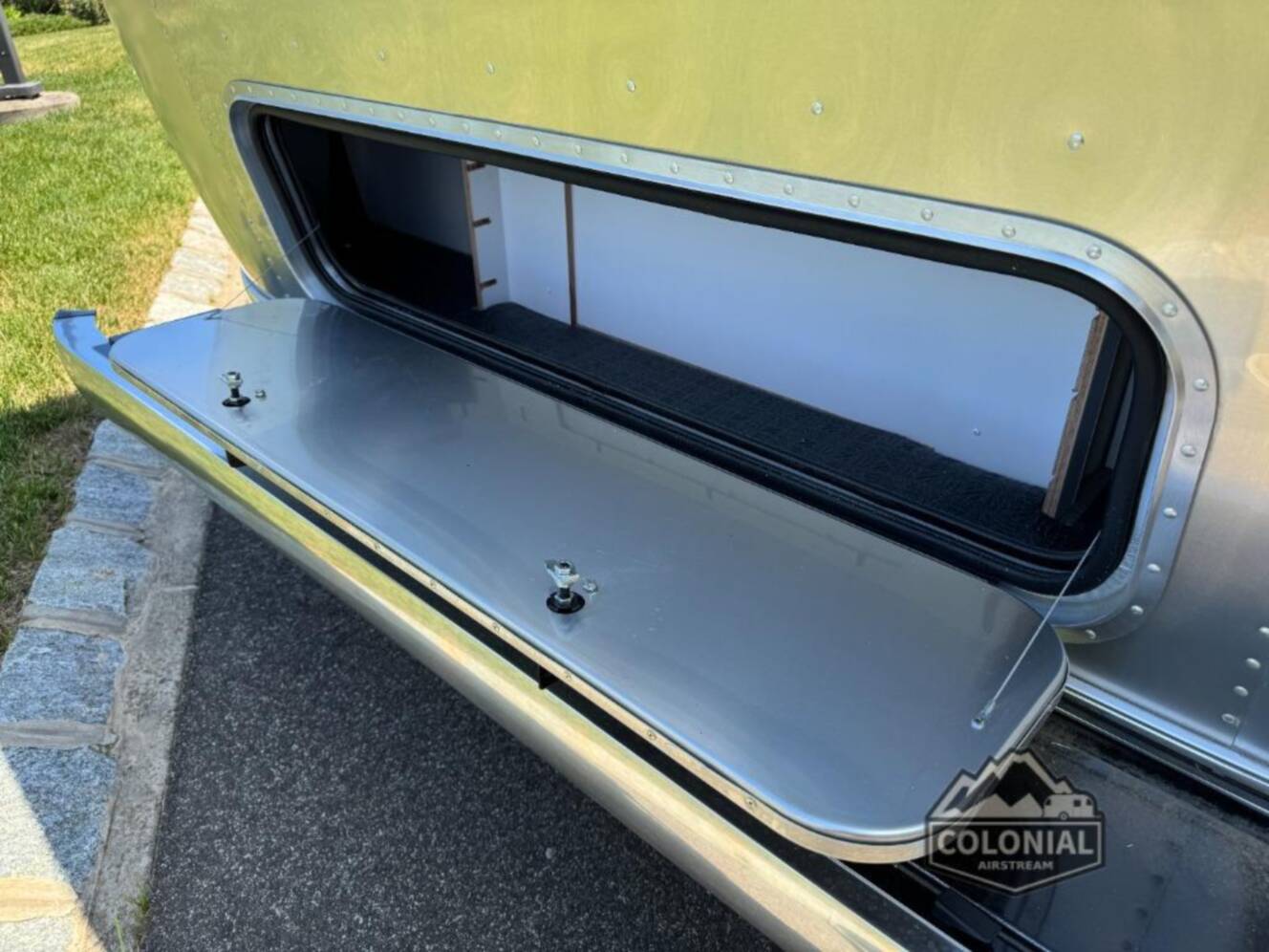 A photo of this 2026 Airstream Globetrotter 25FBT Twin
