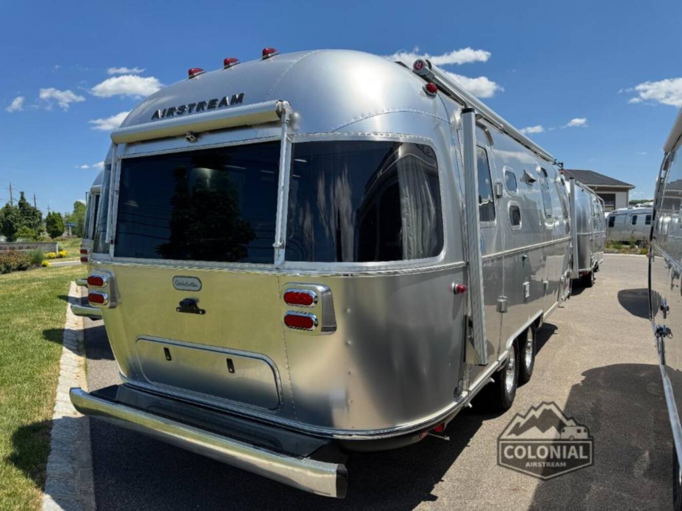 A photo of this 2026 Airstream Globetrotter 25FBT Twin