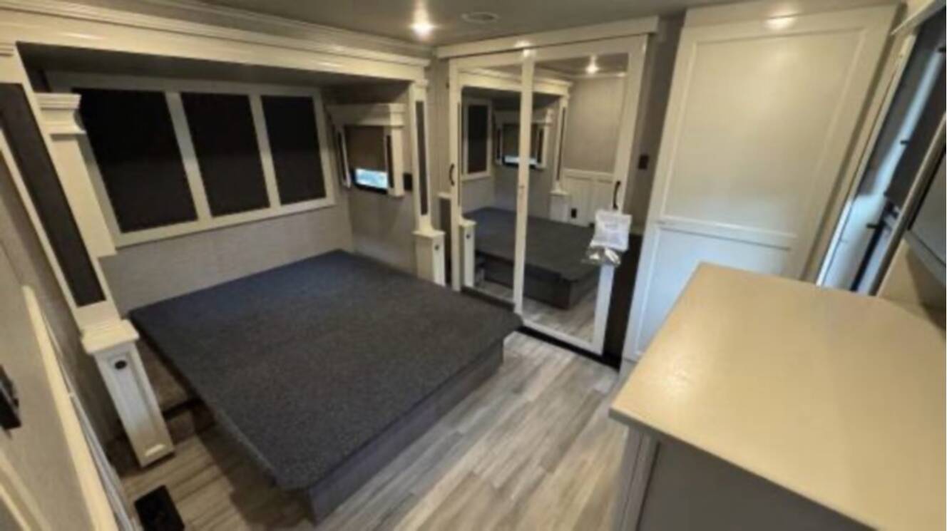 A photo of this 2022 Vanleigh Rv Beacon 42RDB