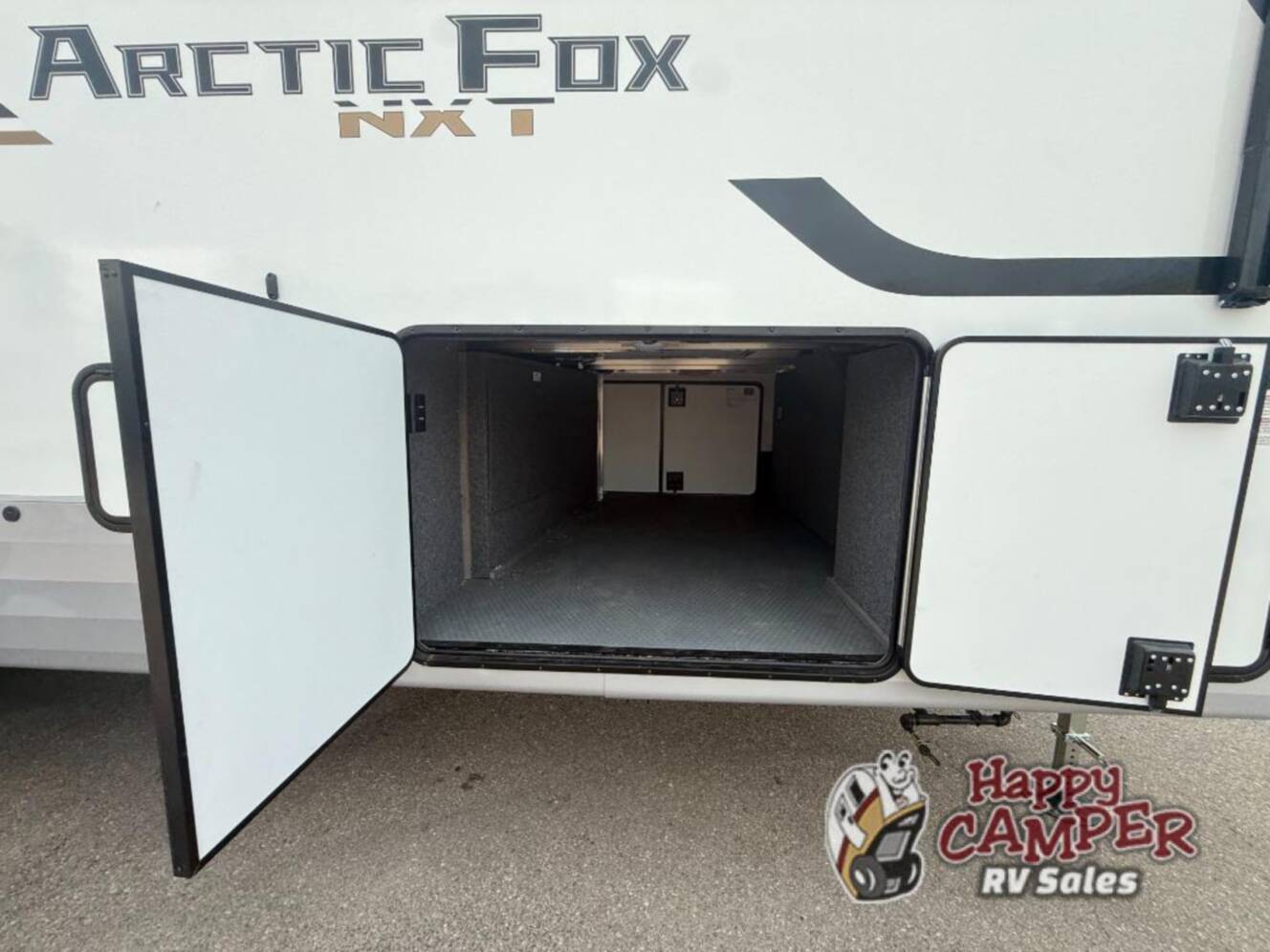 A photo of this 2027 Northwood Arctic Fox Grande Ronde 36-5VS