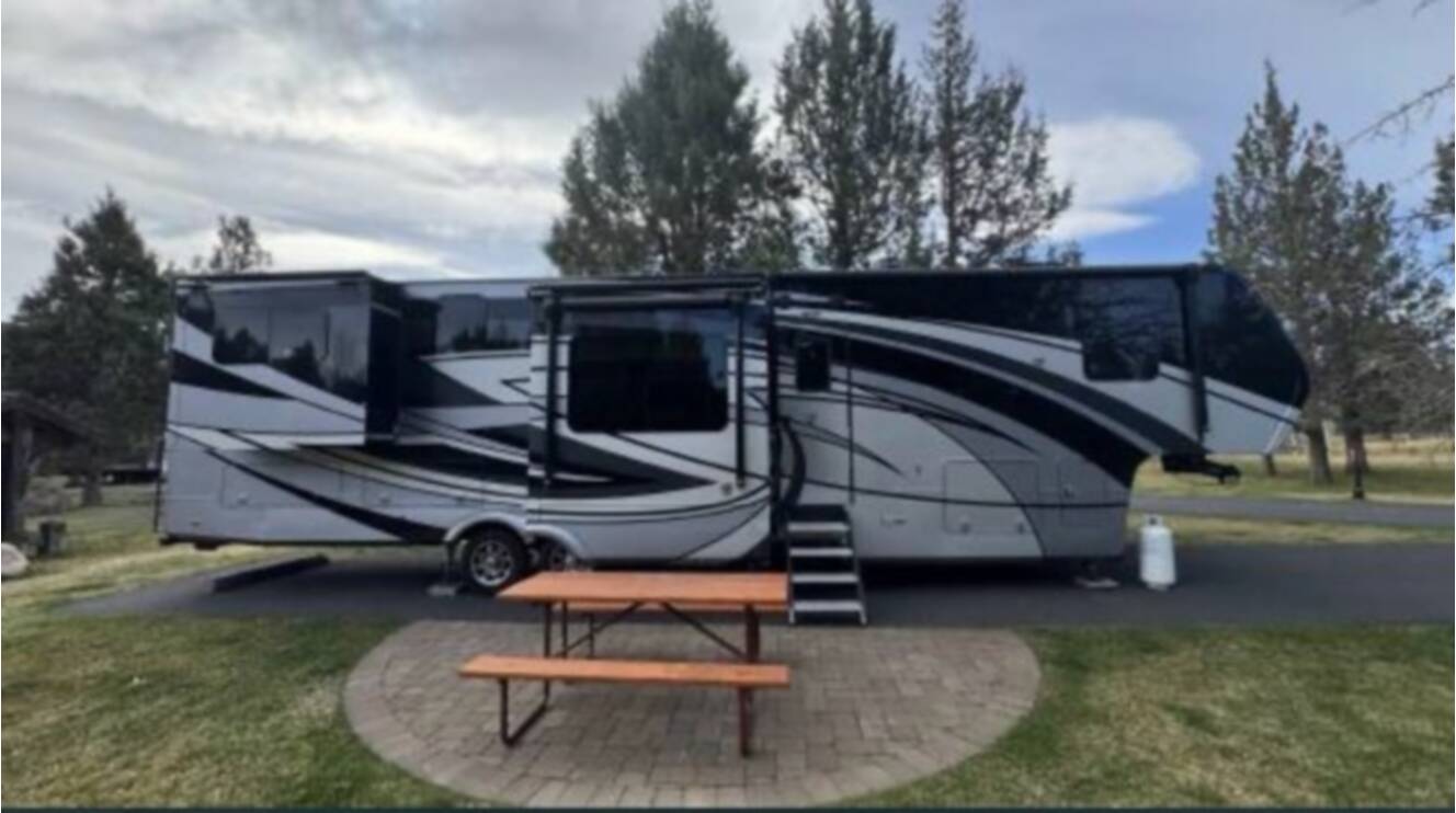 A photo of this 2022 Vanleigh Rv Beacon 42RDB