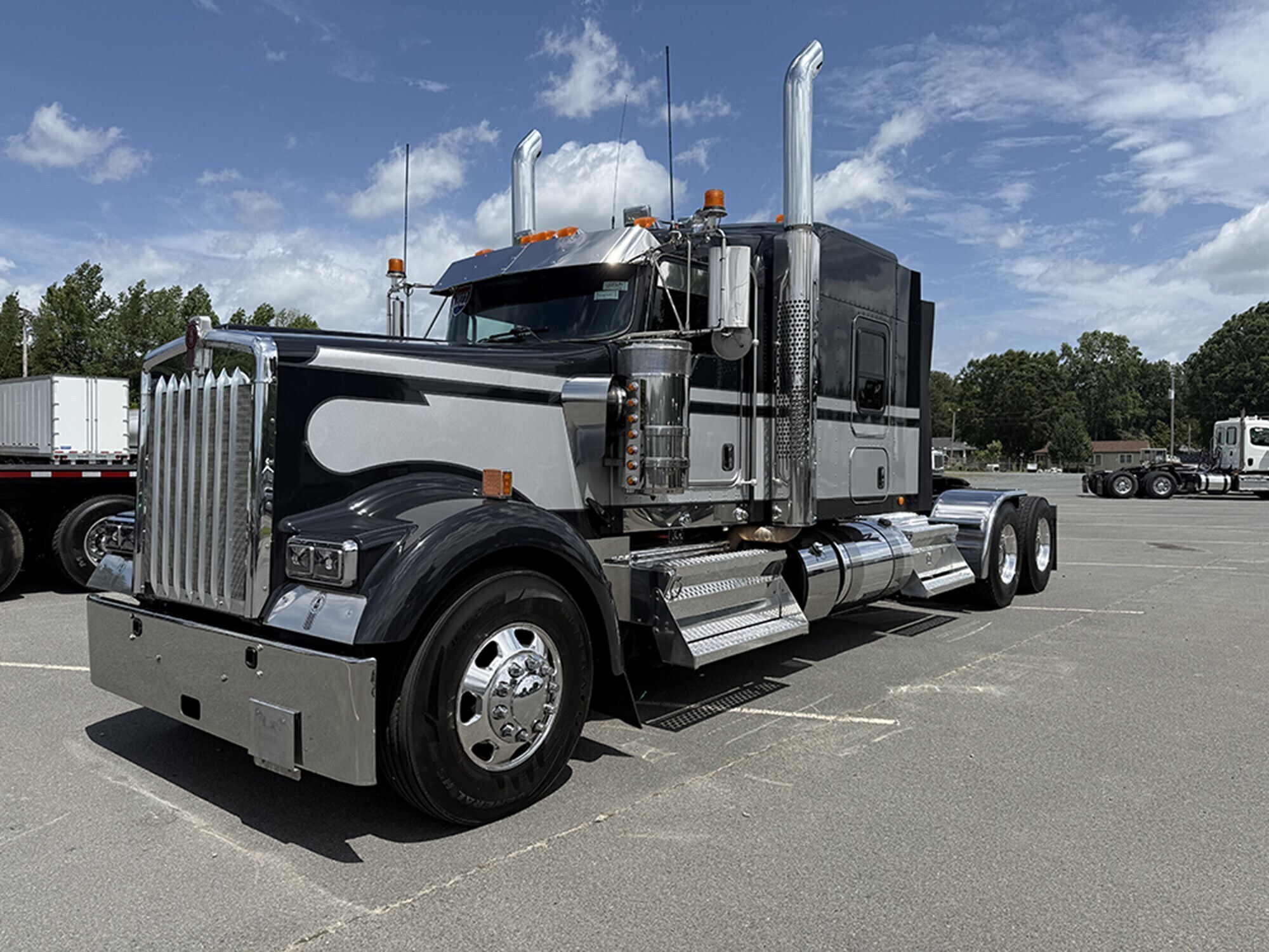 2022 KENWORTH W9 Series in Chesapeake, VA