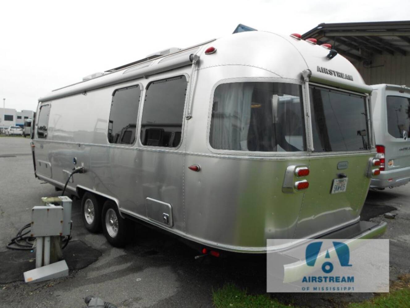 A photo of this 2023 Airstream Globetrotter 27FB Twin