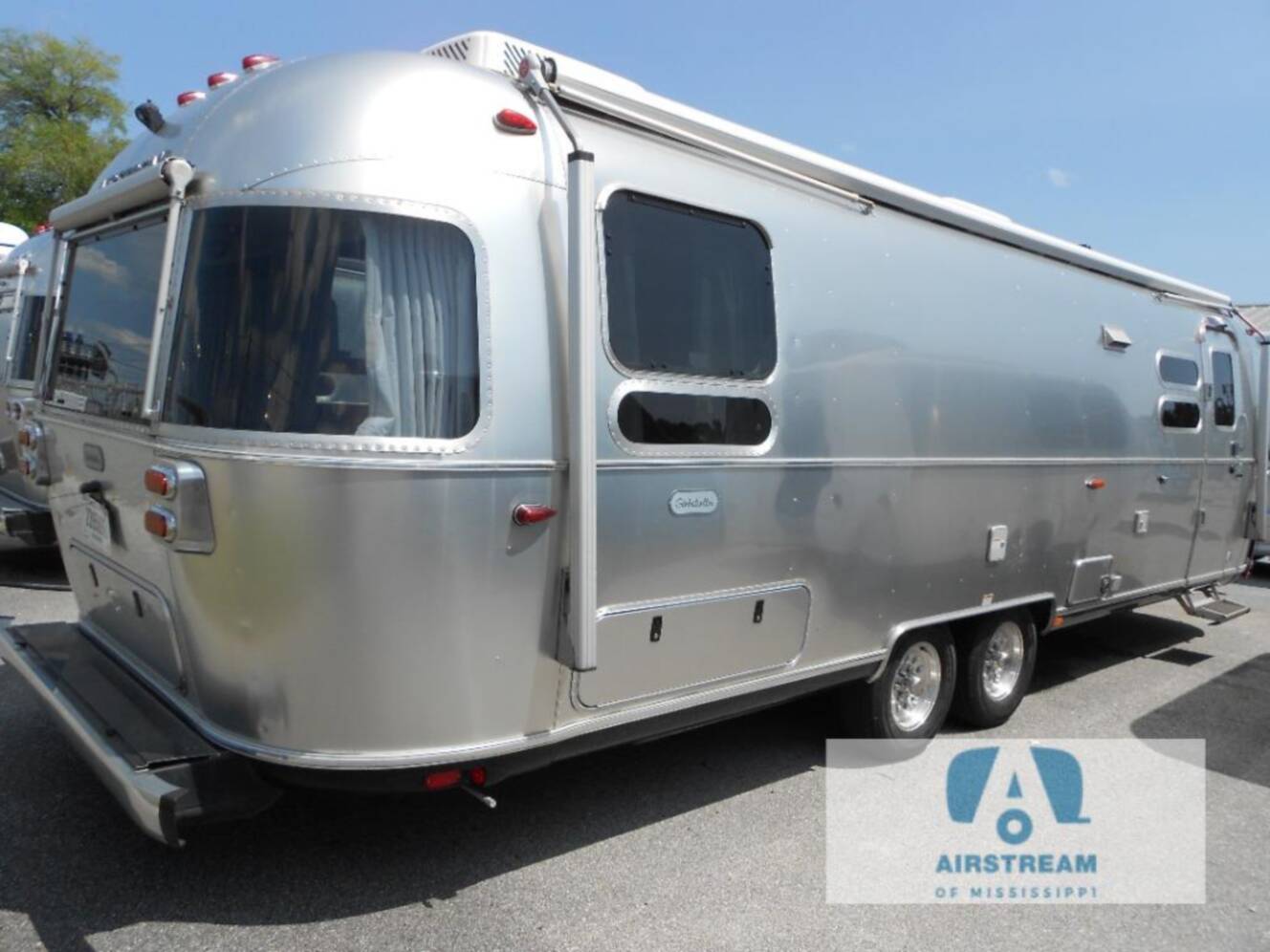 A photo of this 2023 Airstream Globetrotter 30RB Twin