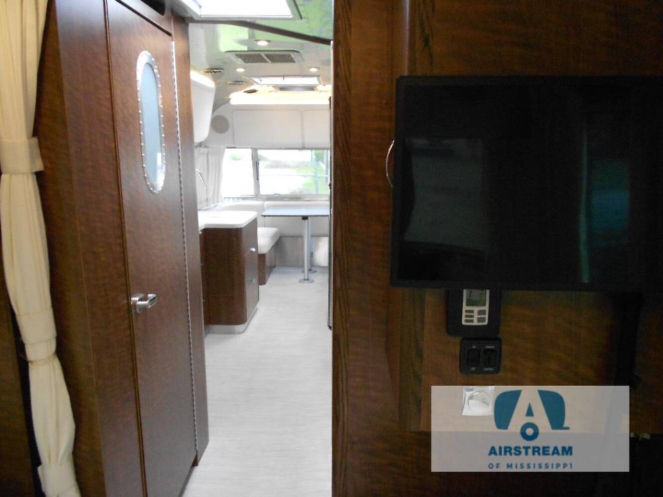 A photo of this 2023 Airstream Globetrotter 27FB Twin
