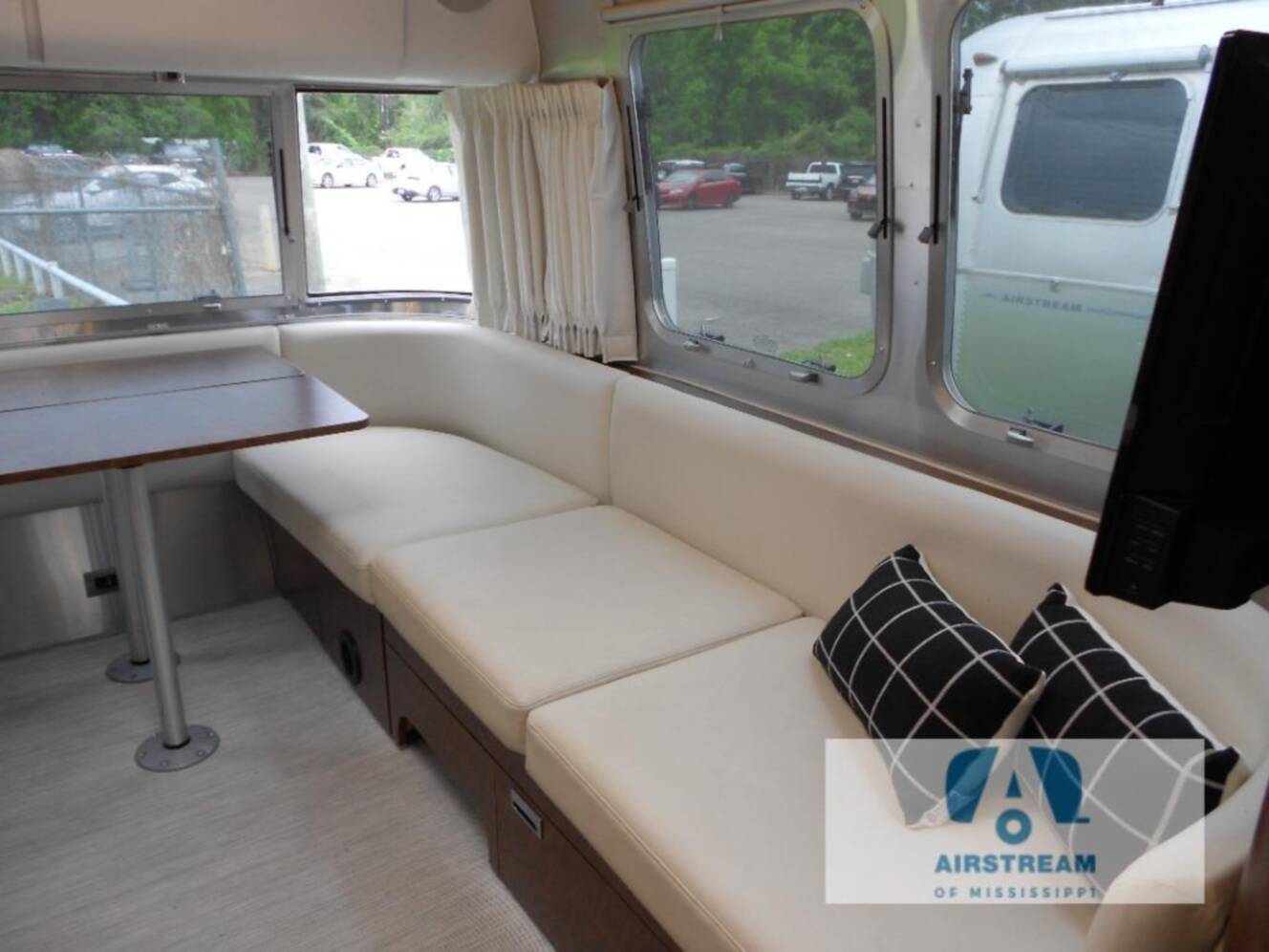 A photo of this 2023 Airstream Globetrotter 27FB Twin