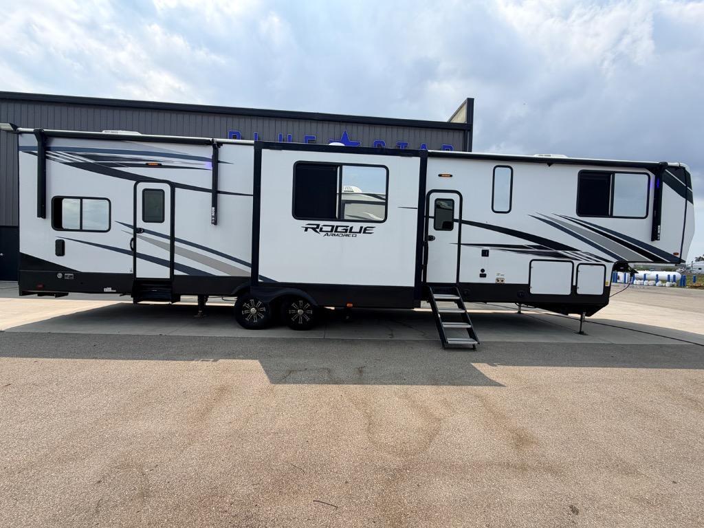2022 Forest River Rv Vengeance Rogue Armored VGF351G2 Fifth Wheel Toy Hauler RV