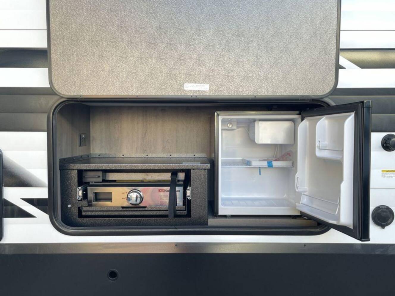 A photo of this 2026 Grand Design Transcend 325BHT