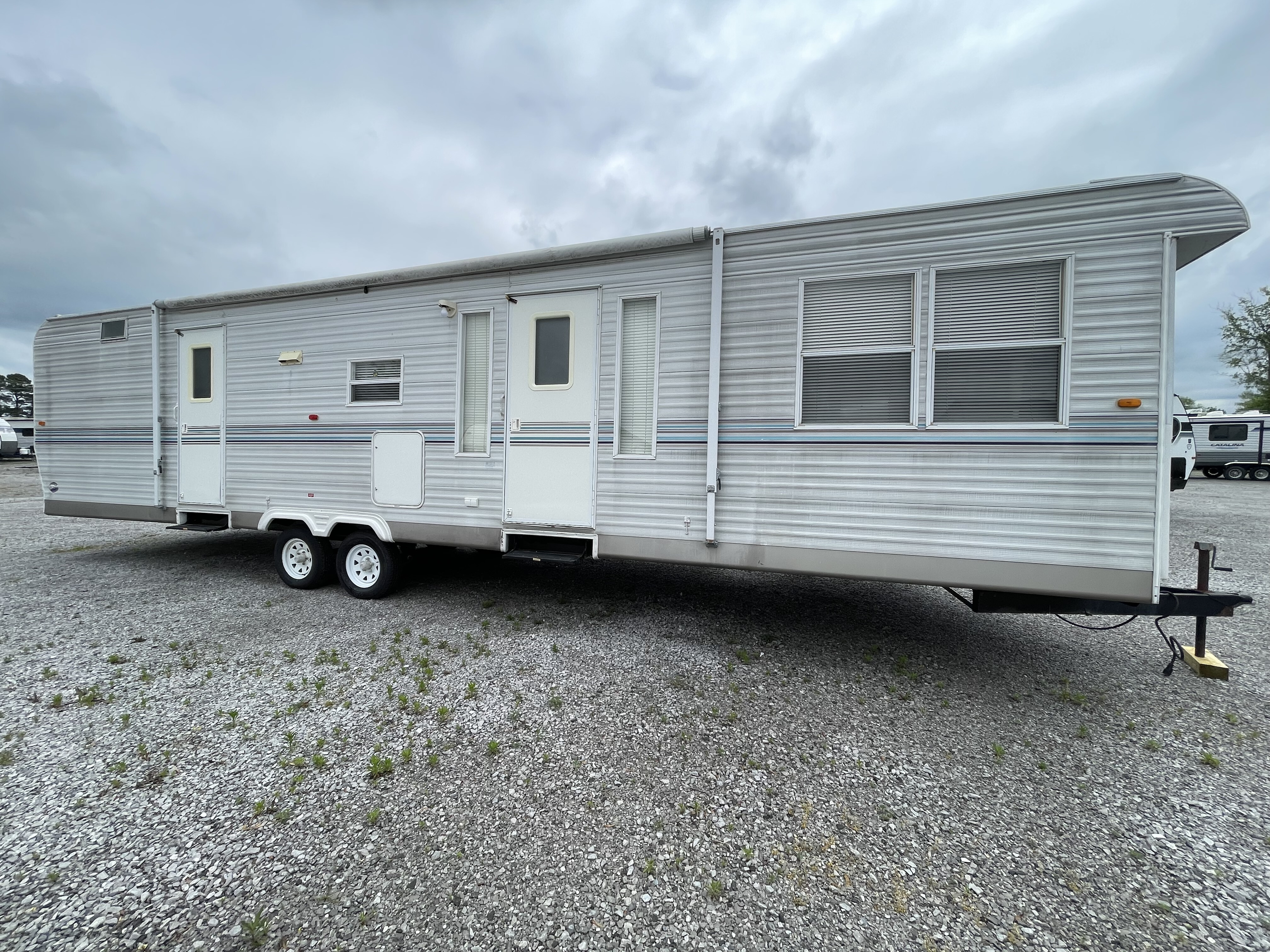 2002 Hy-Line Premier in benton KY